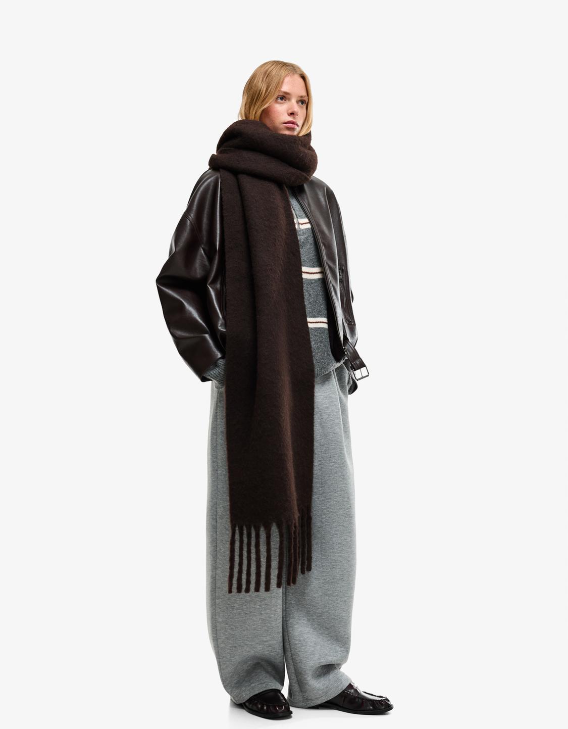 Solid-coloured scarf
