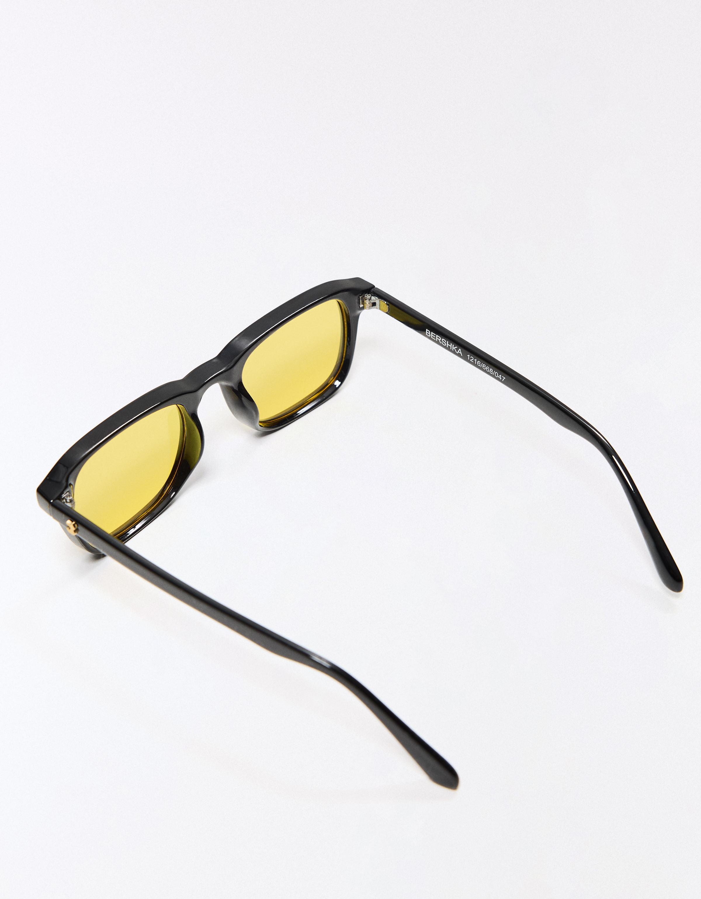 Plastic sunglasses — Yellow