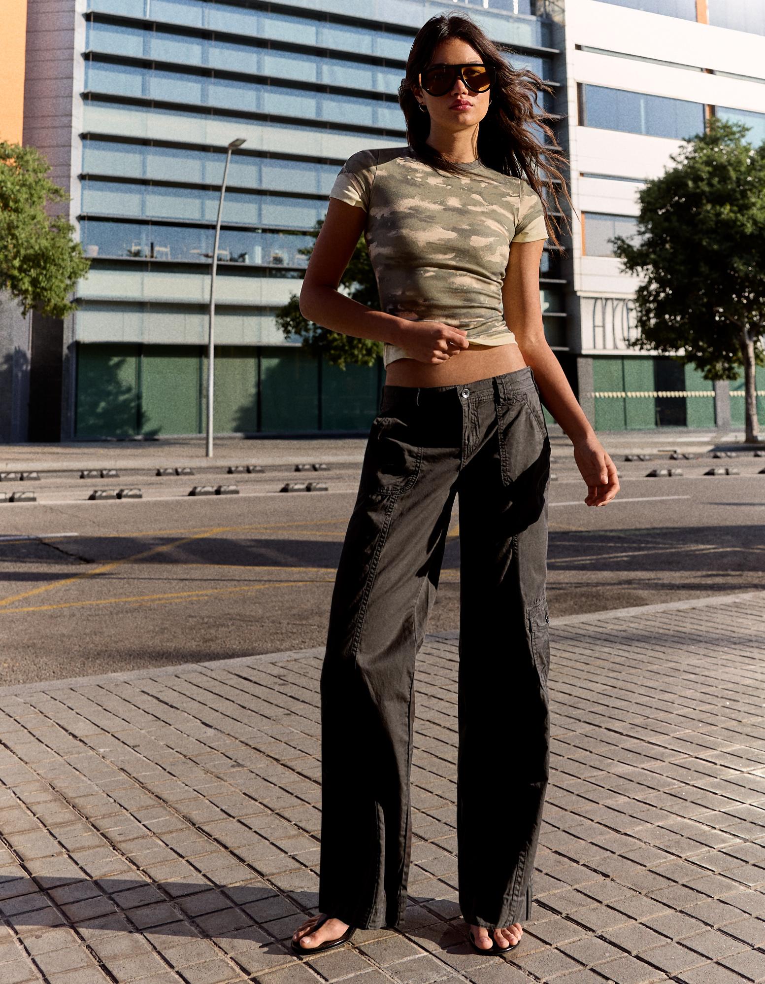 Bershka Pantalón Cargo Straight Mujer Kaki