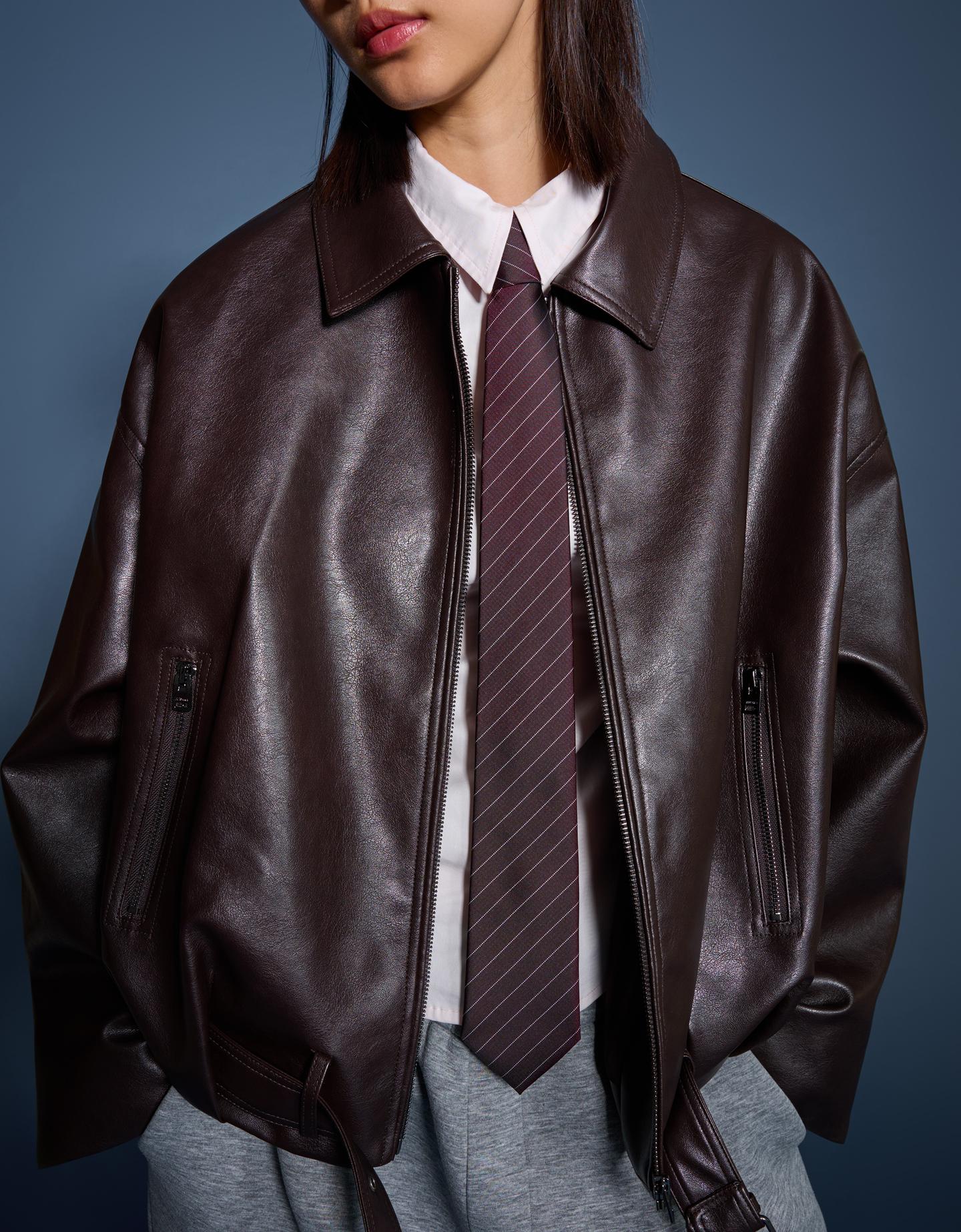 Bershka krawat w paski rubinowy