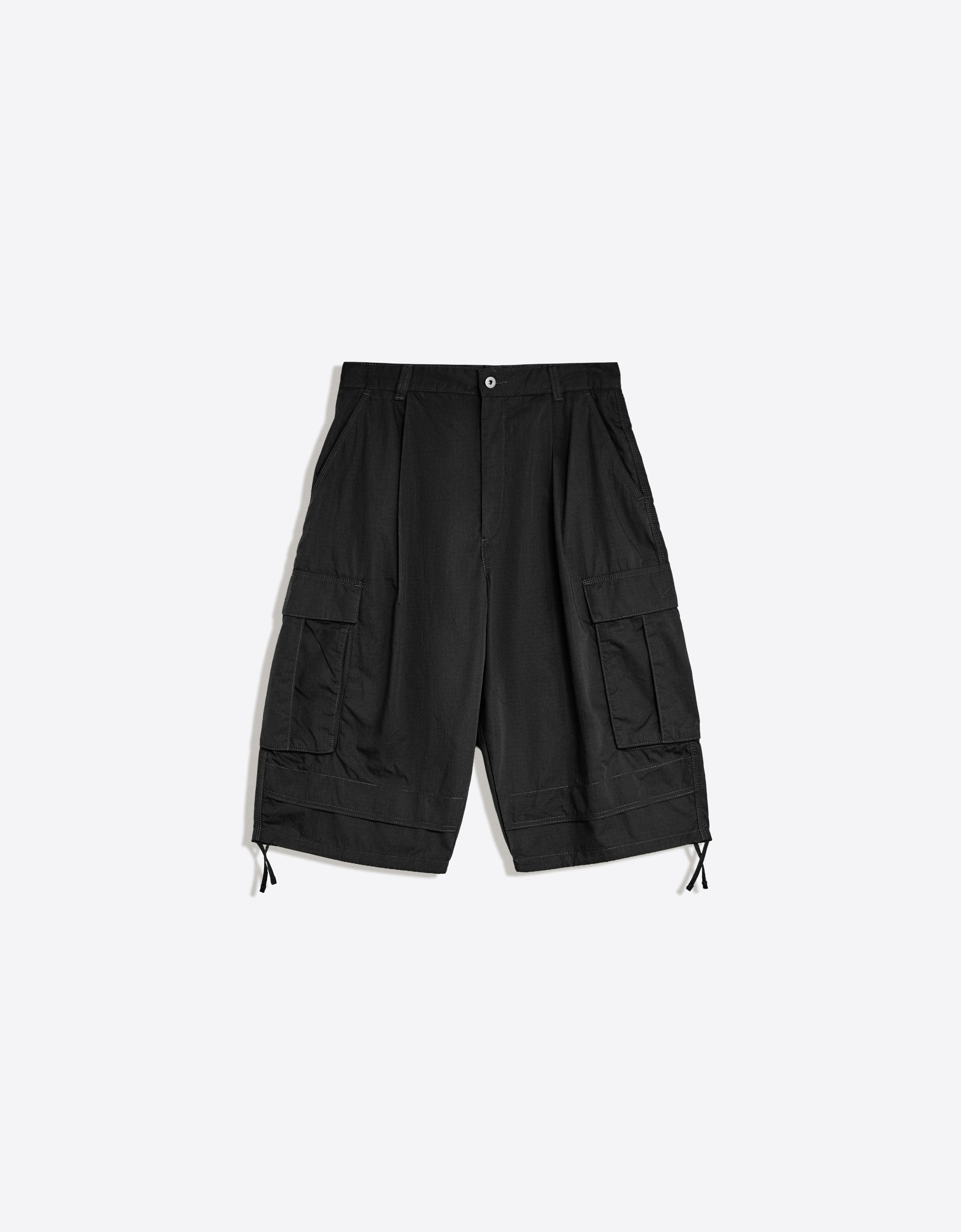 Bershka Bermudy Cargo O Kroju Super Baggy Z Zaszewkami Mężczyzna 34 Czarny