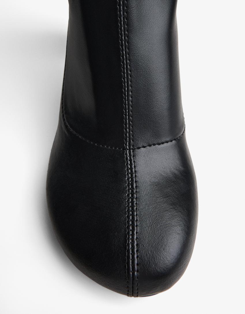 Botine cu toc lat-Negru