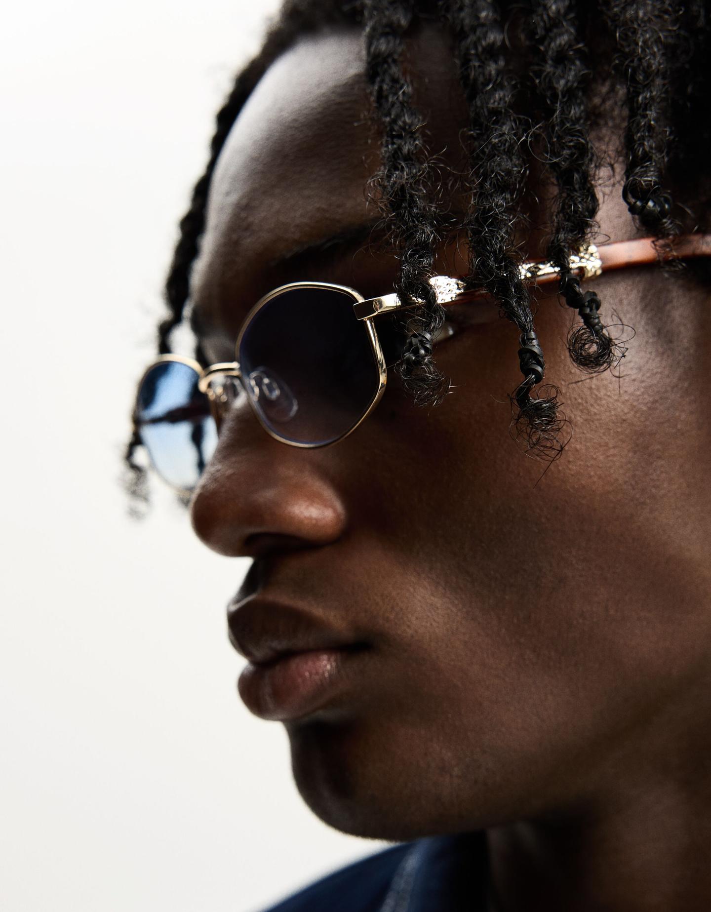 Bershka metalowe okulary przeciwsłoneczne jasnoniebieski