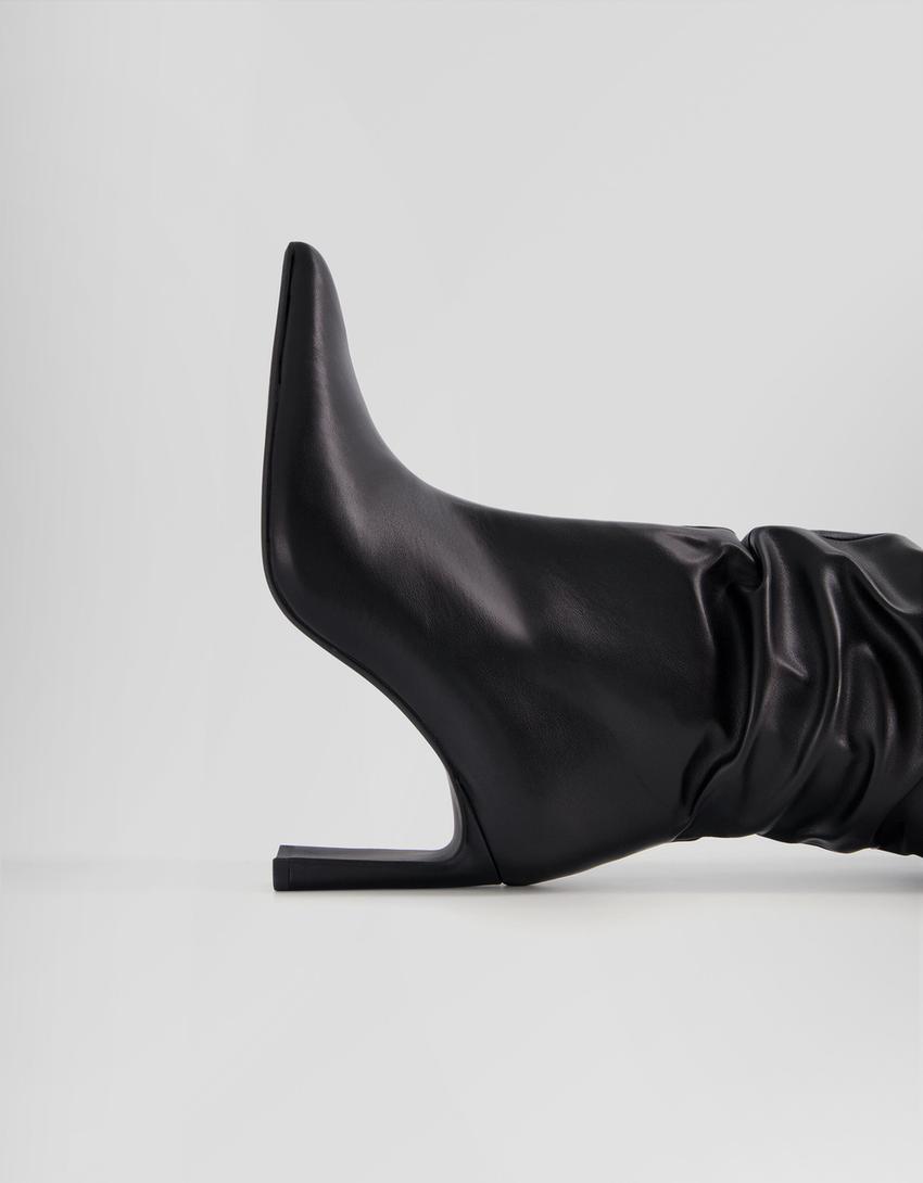 Slouchy high-heel boots-BLACK