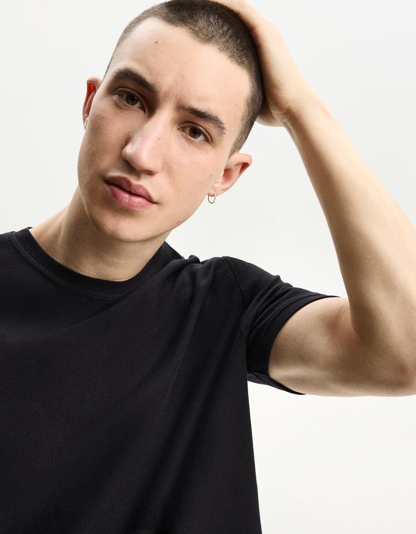 Textured short sleeve T-shirt-Black-2