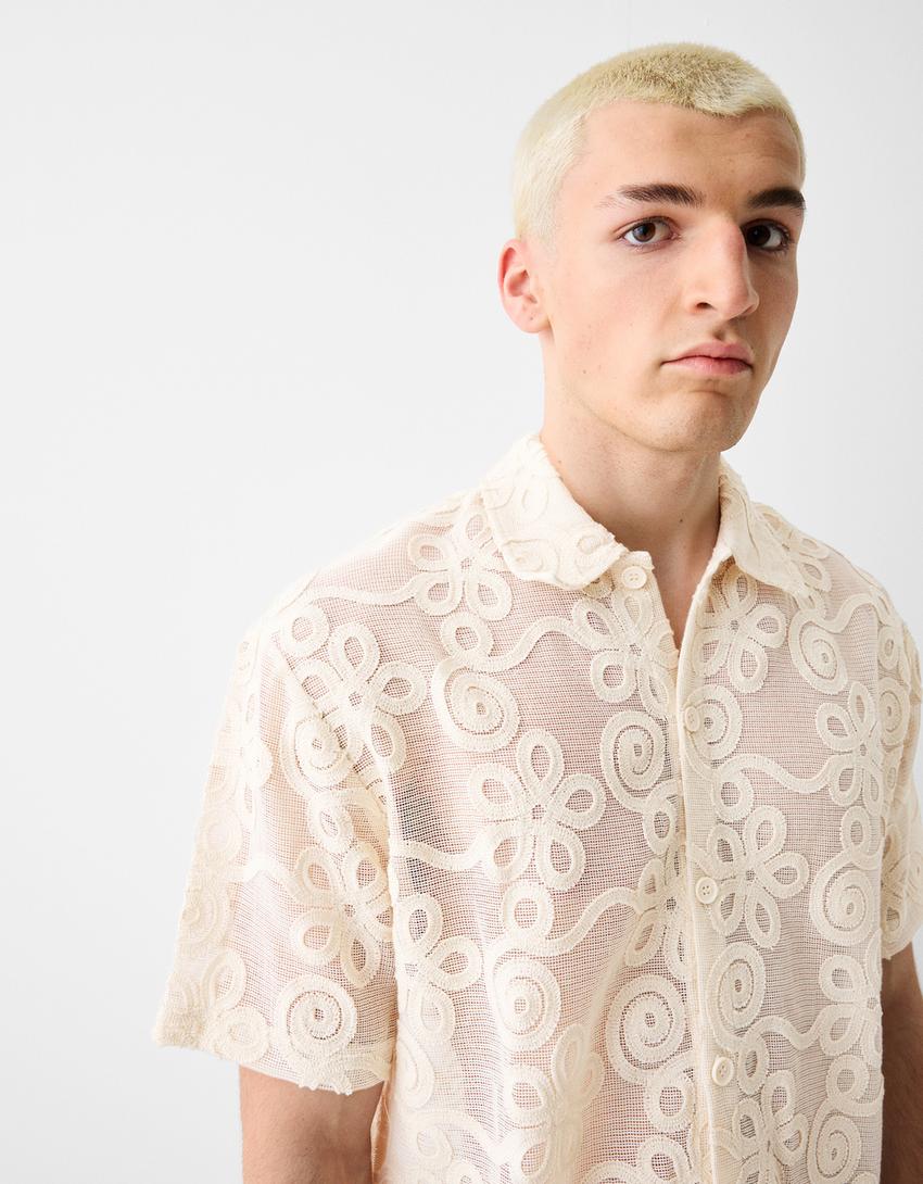 قميص بطبعة زهور وأكمام قصيرة وملمس بارز-أبيض مطفي-2