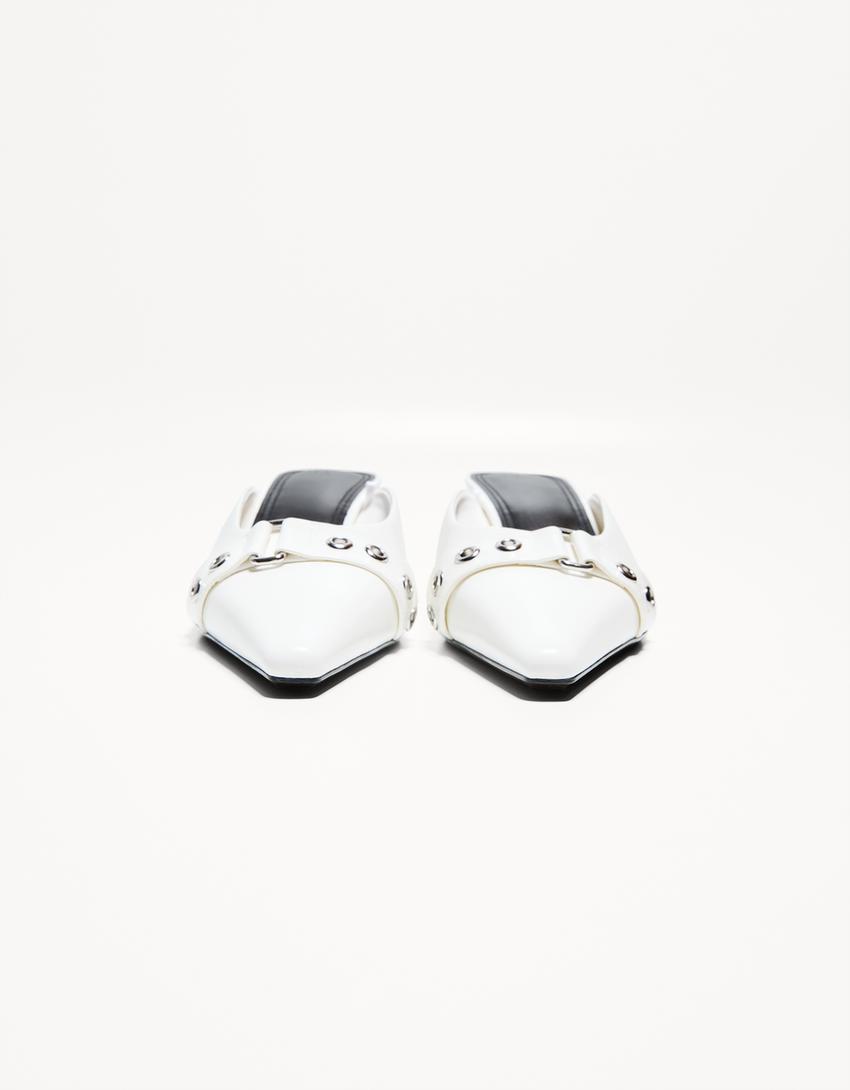 خف بكعب وإبزيم-أبيض