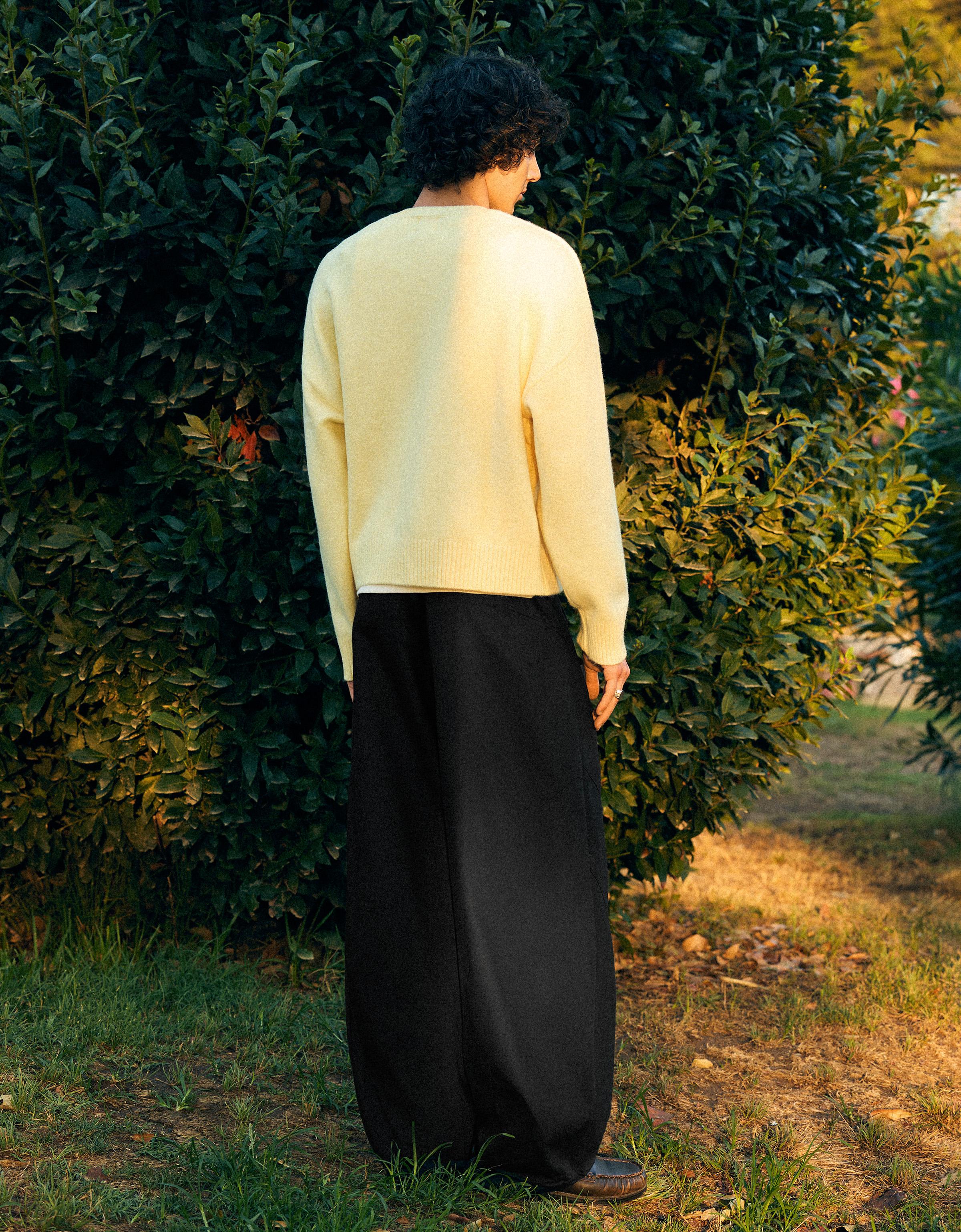 Darted barrel leg trousers — Black