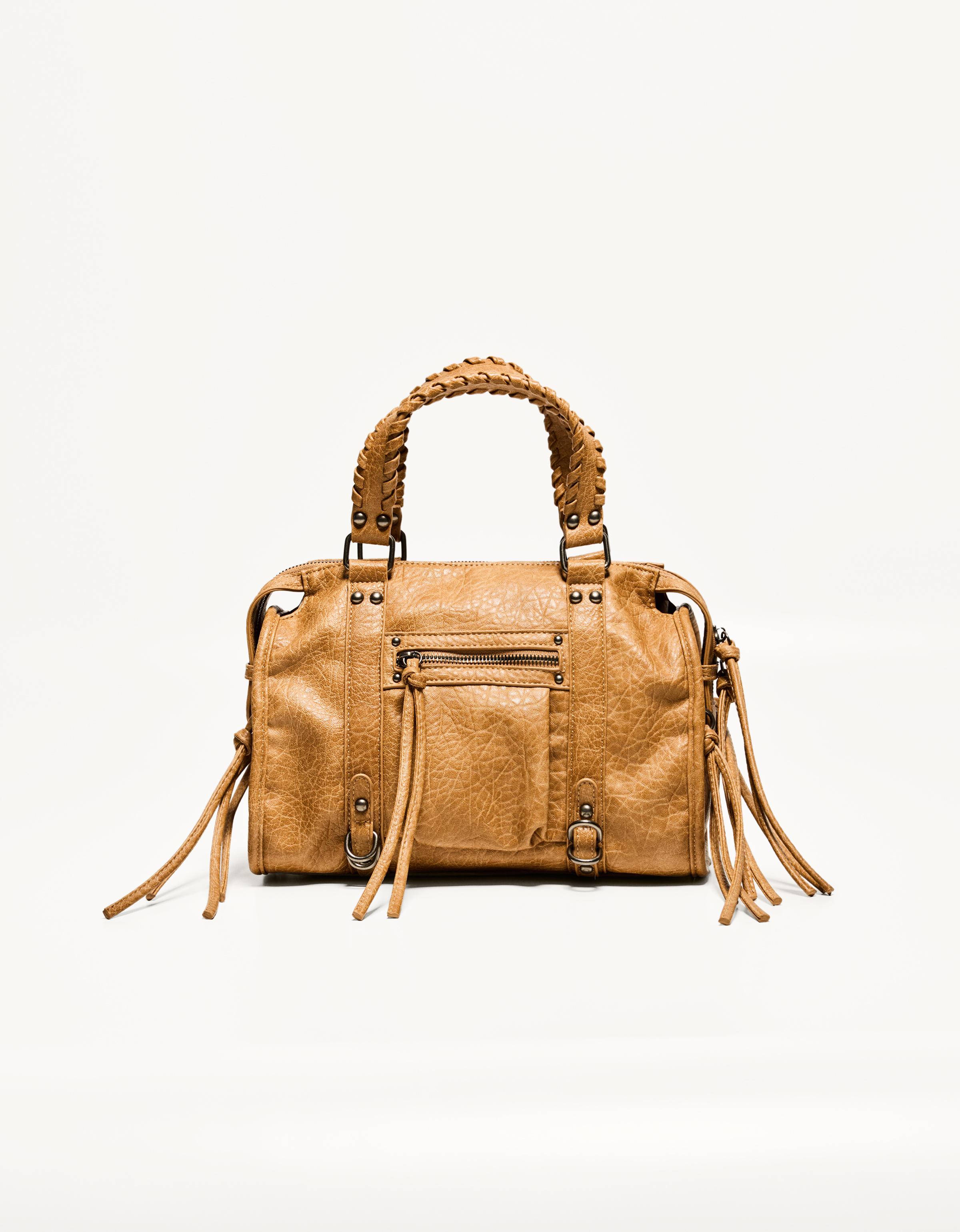 Bershka Bowling-Tasche In Verschlissener Optik Mit Bändern Damen Camel