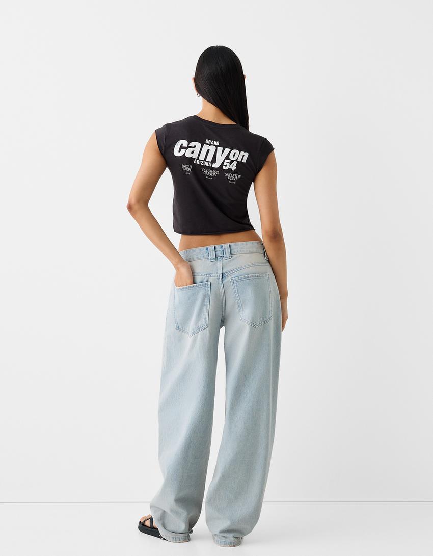 تيشرت بأكمام قصيرة وطبعة-رمادي داكن-1