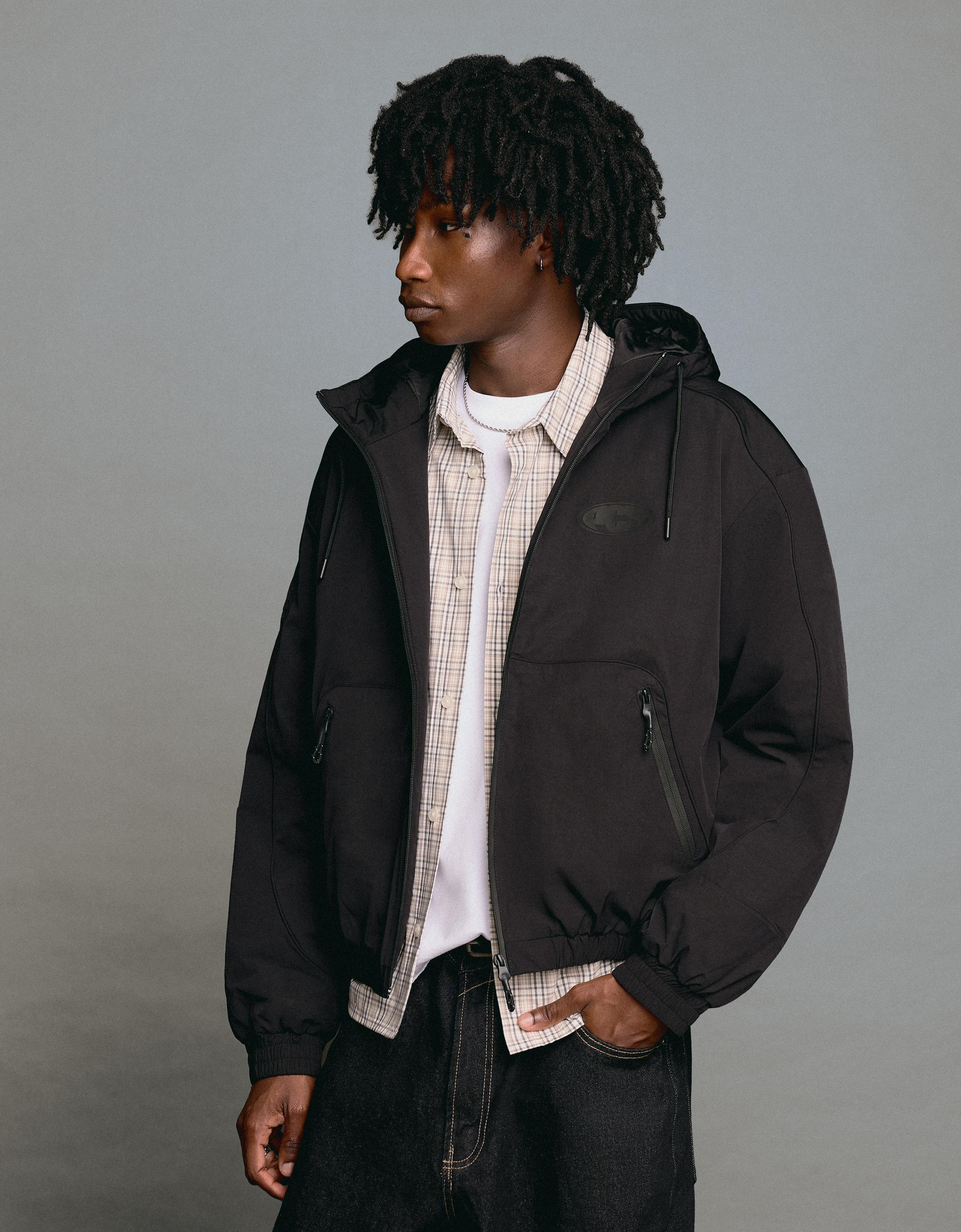 Bershka Cazadora Técnica Capucha Hombre Negro