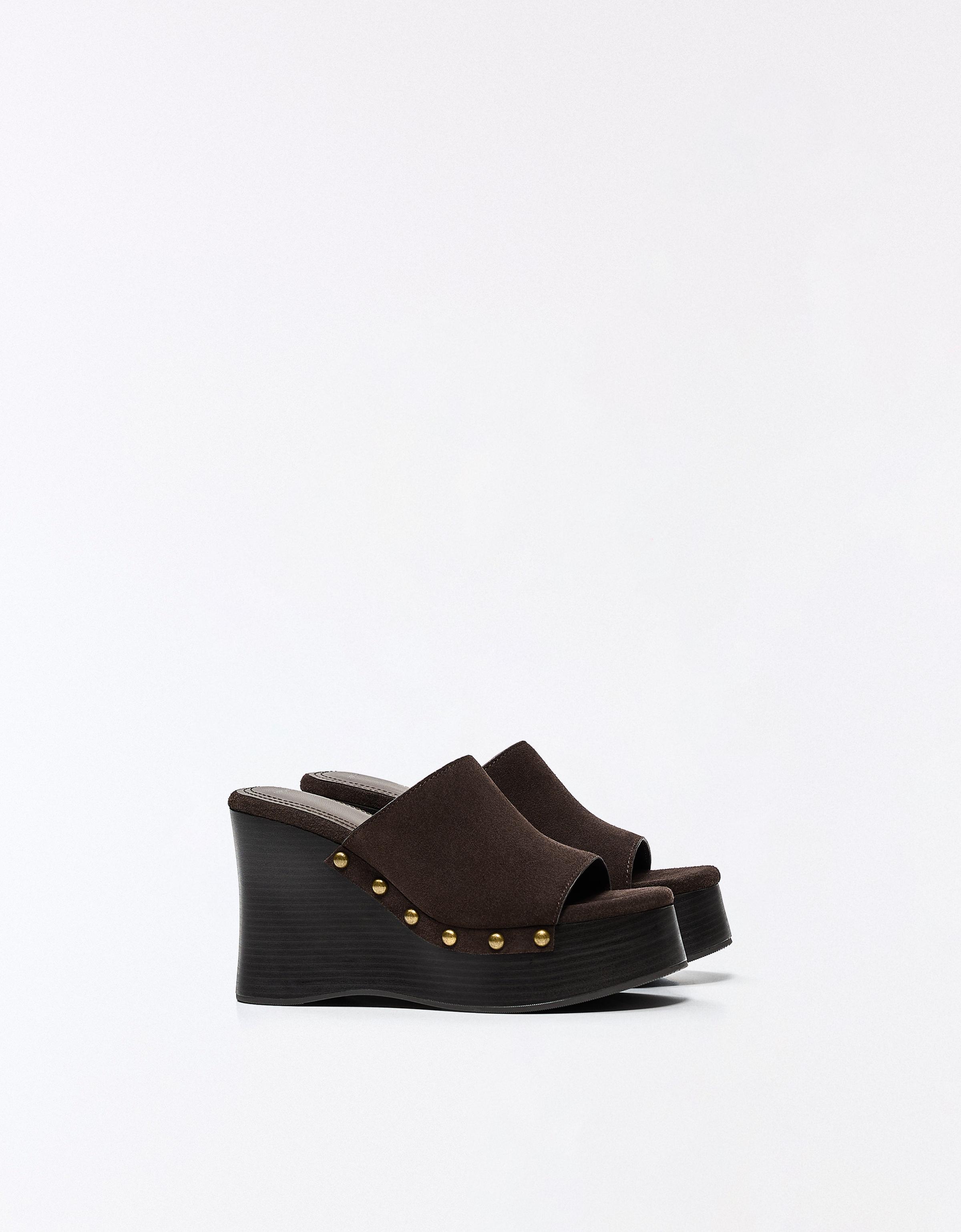 Leather wedge with stud detail — Brown