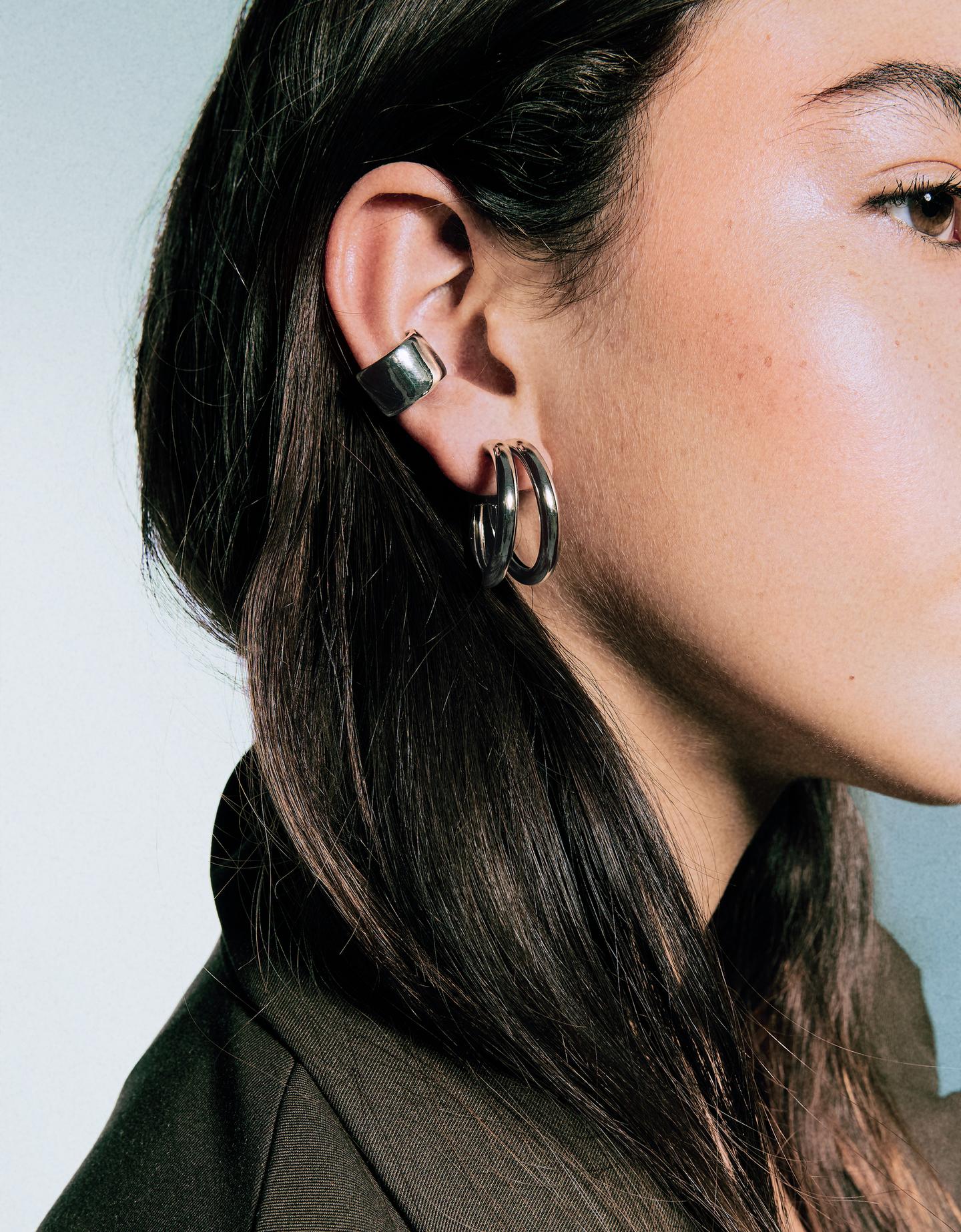 Bershka zestaw 8 kolczyków i nausznic z edycji signature srebrny