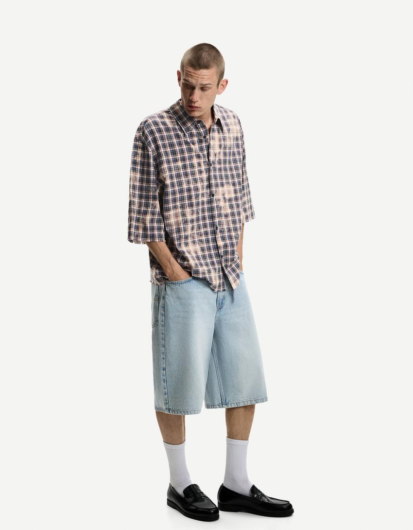 Camisa de manga curta oversize aos quadrados