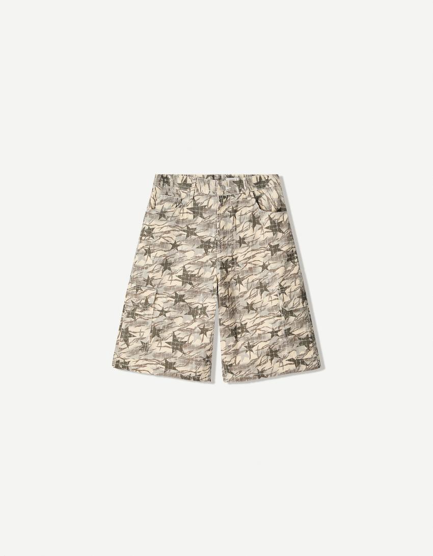 Baggy cargobermudashorts i denim med print-Flødefarver-3