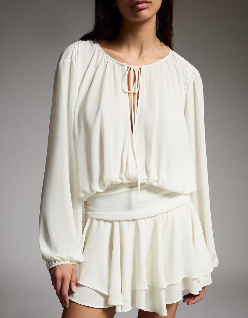 Mini-Kleid mit Gürtel und ausgestelltem Rock-Beige