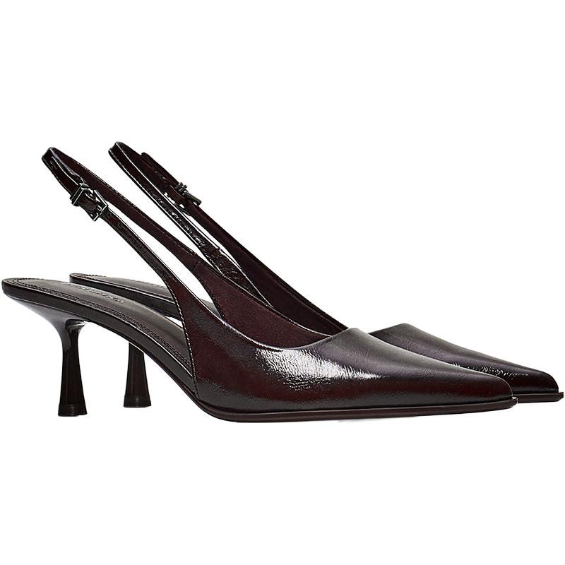 HEELED SHOES WITH BUCKLE DETAIL — Brown