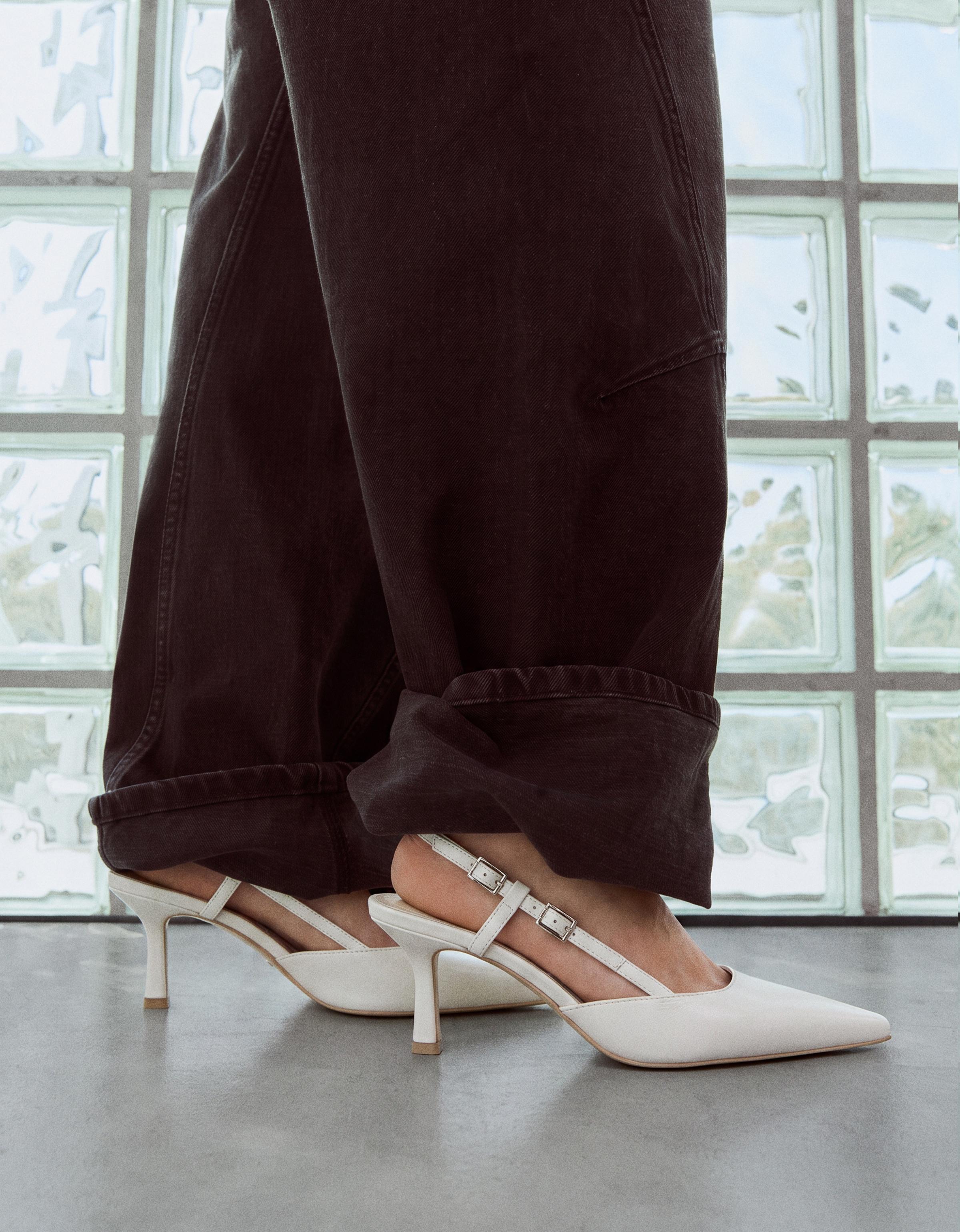 BUCKLED HIGH-HEEL SHOES — WHITE