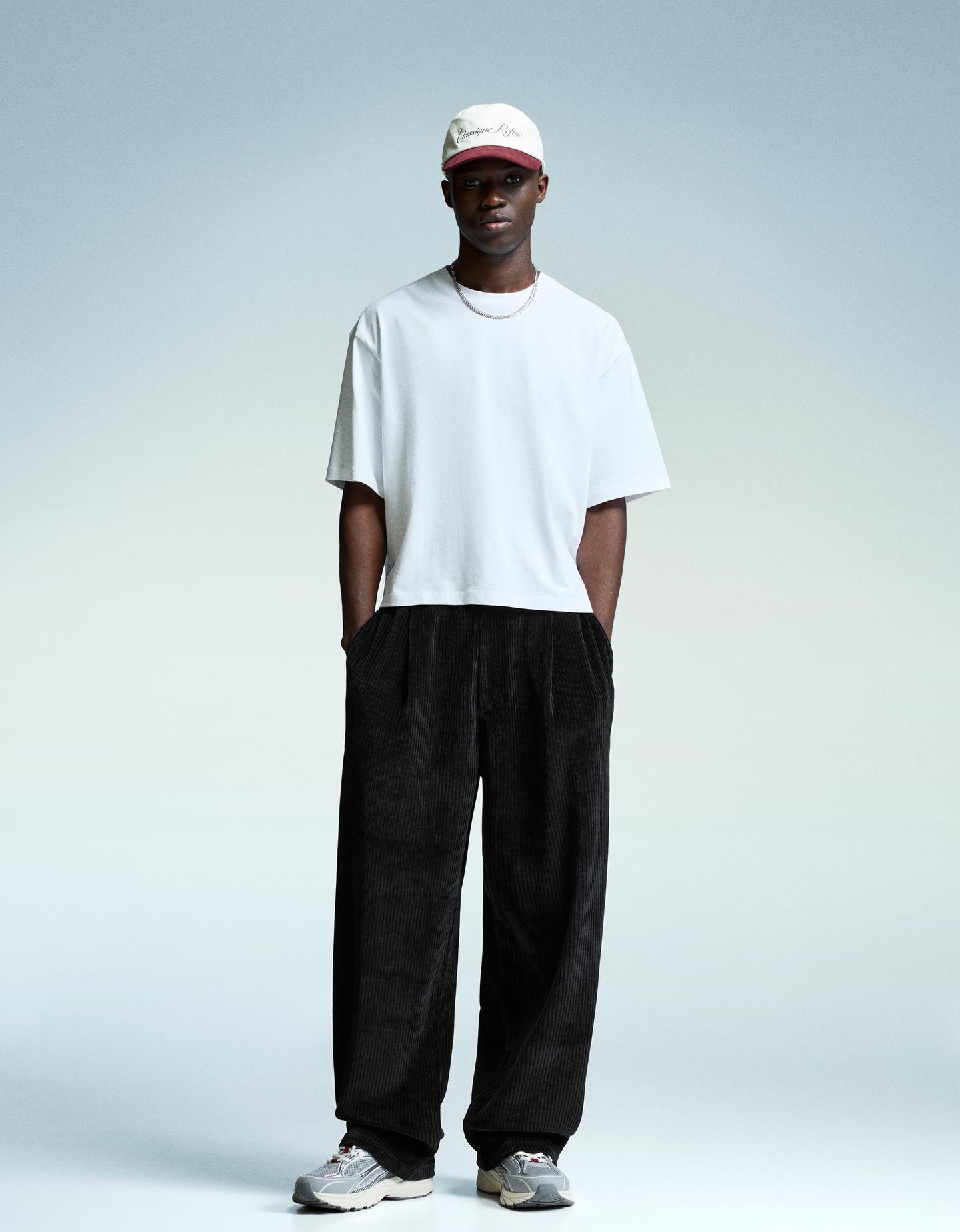 Bershka spodnie szenilowe o kroju super baggy czarny