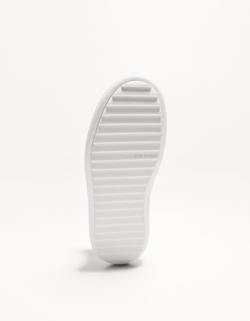 حذاء رياضي بنعل سميك-أبيض