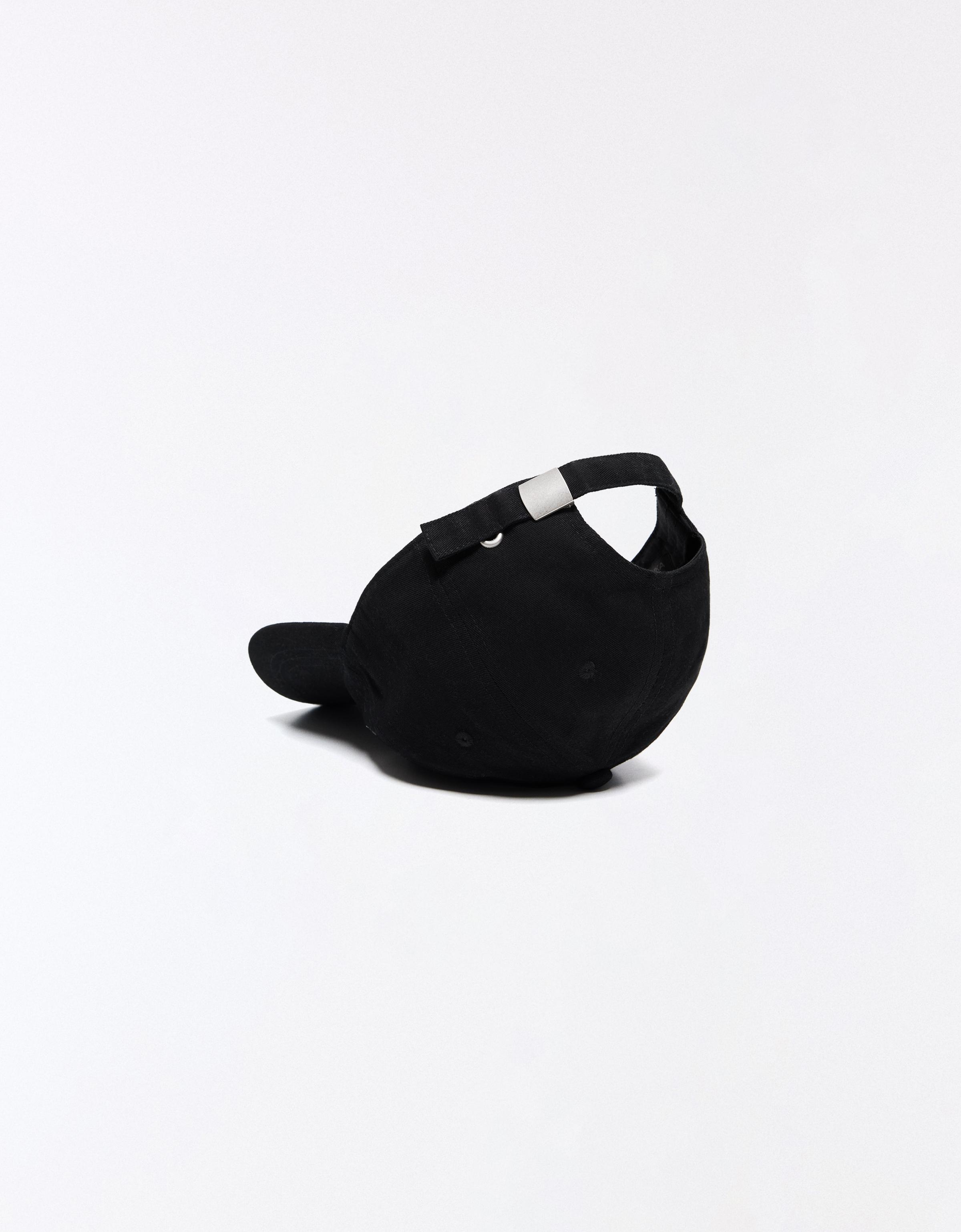Embroidered cap — Black
