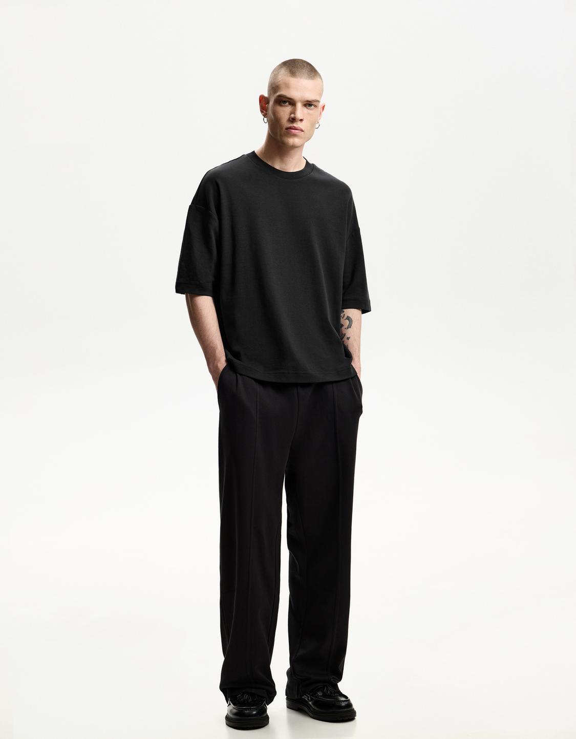 T-shirt and trousers set