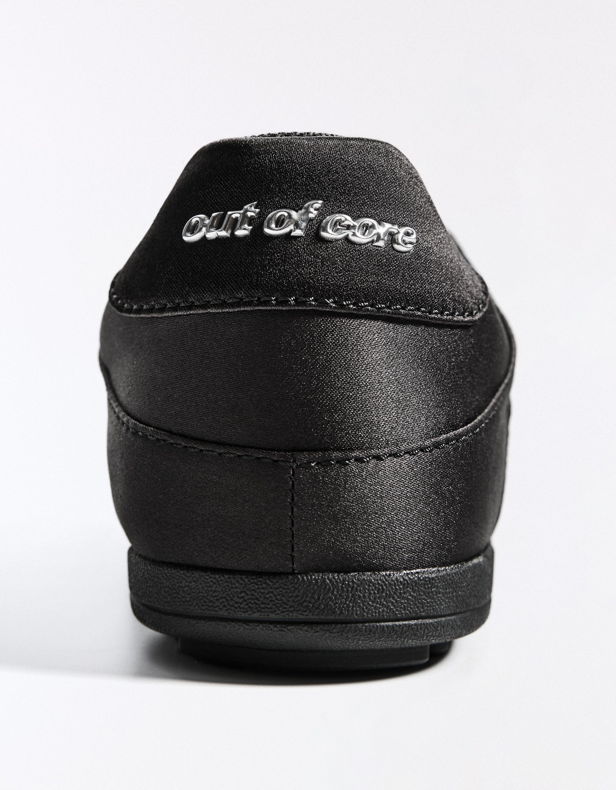 OUT OF CORE Trainers — BLACK