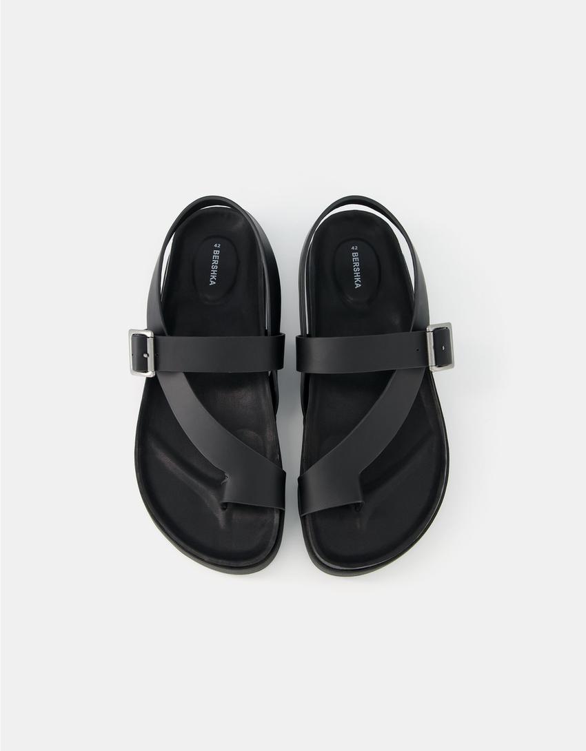 صندل بنعل عال وإبزيم-أسود