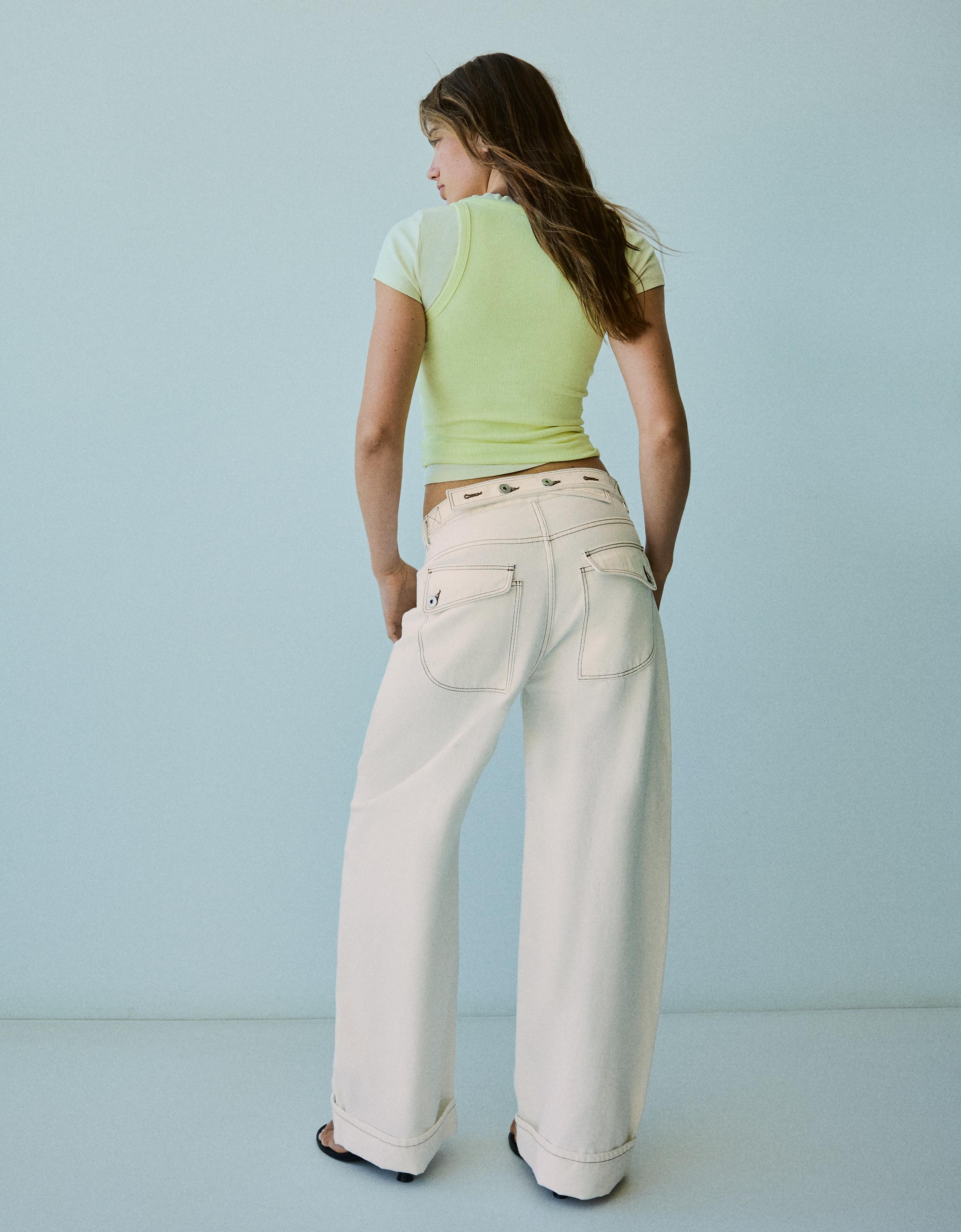 Ripped balloon fit jeans with back buckle — Cream