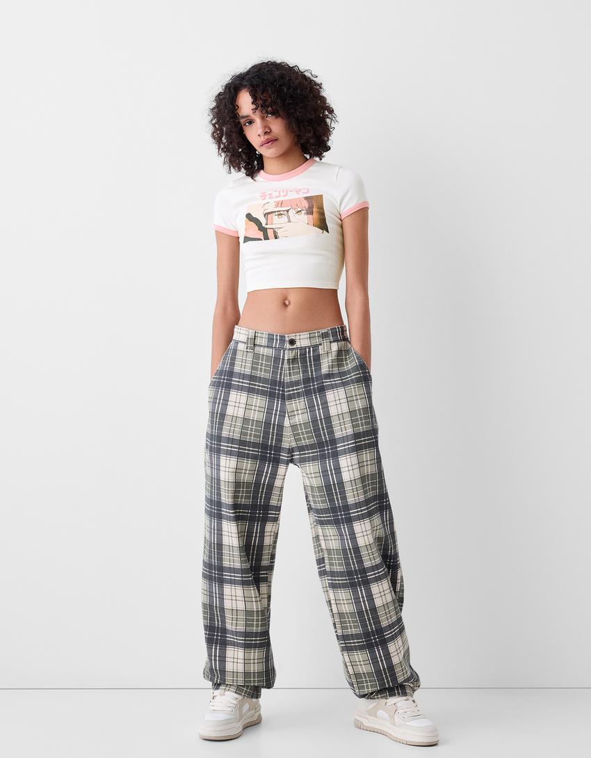 تيشرت بأكمام قصيرة وطبعة Chainsaw Man-أبيض مطفي-3