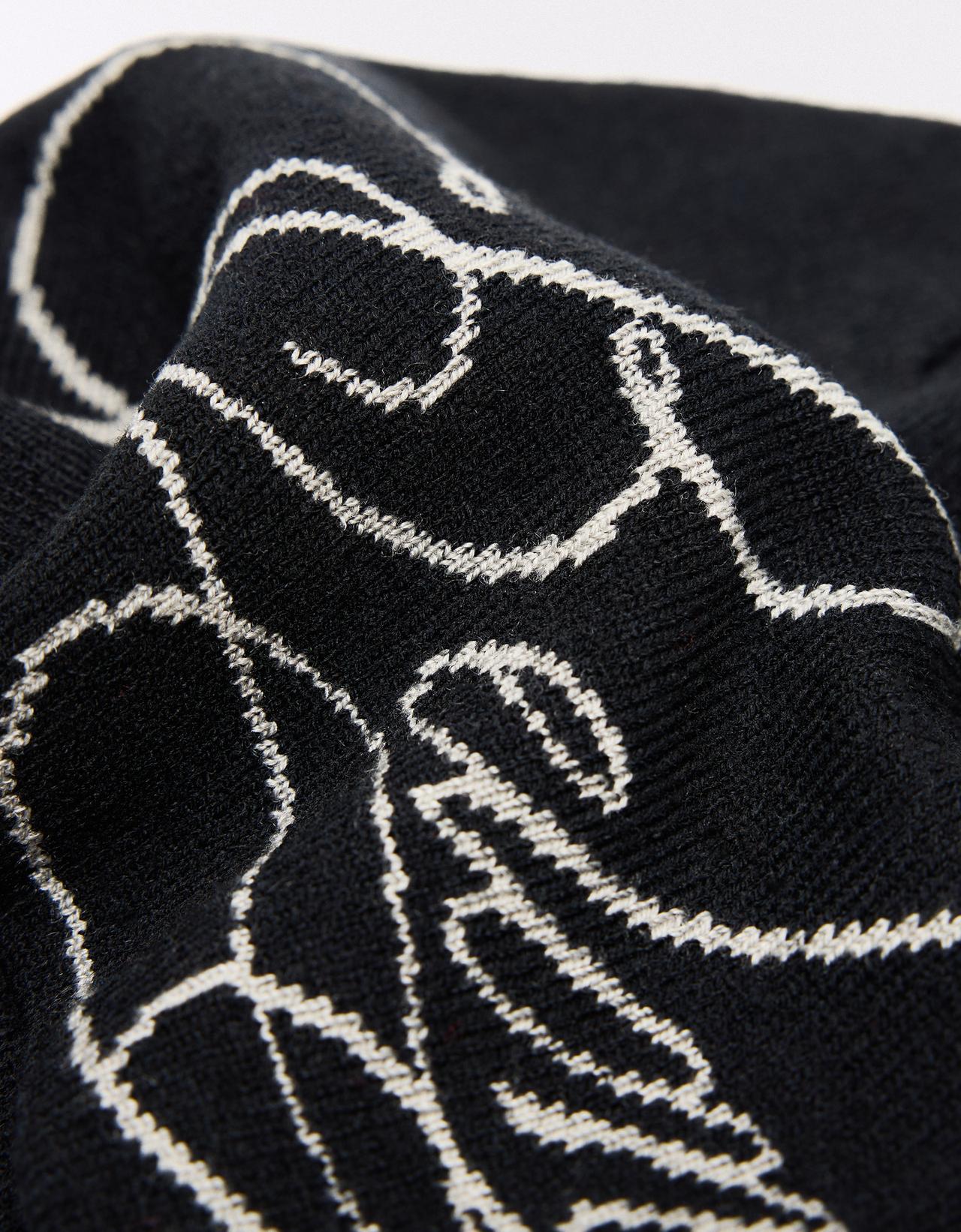 Knitted beanie — Black