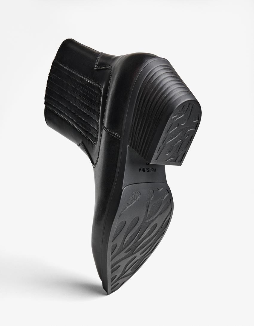 Elastische Stiefeletten im Cowboylook-Schwarz