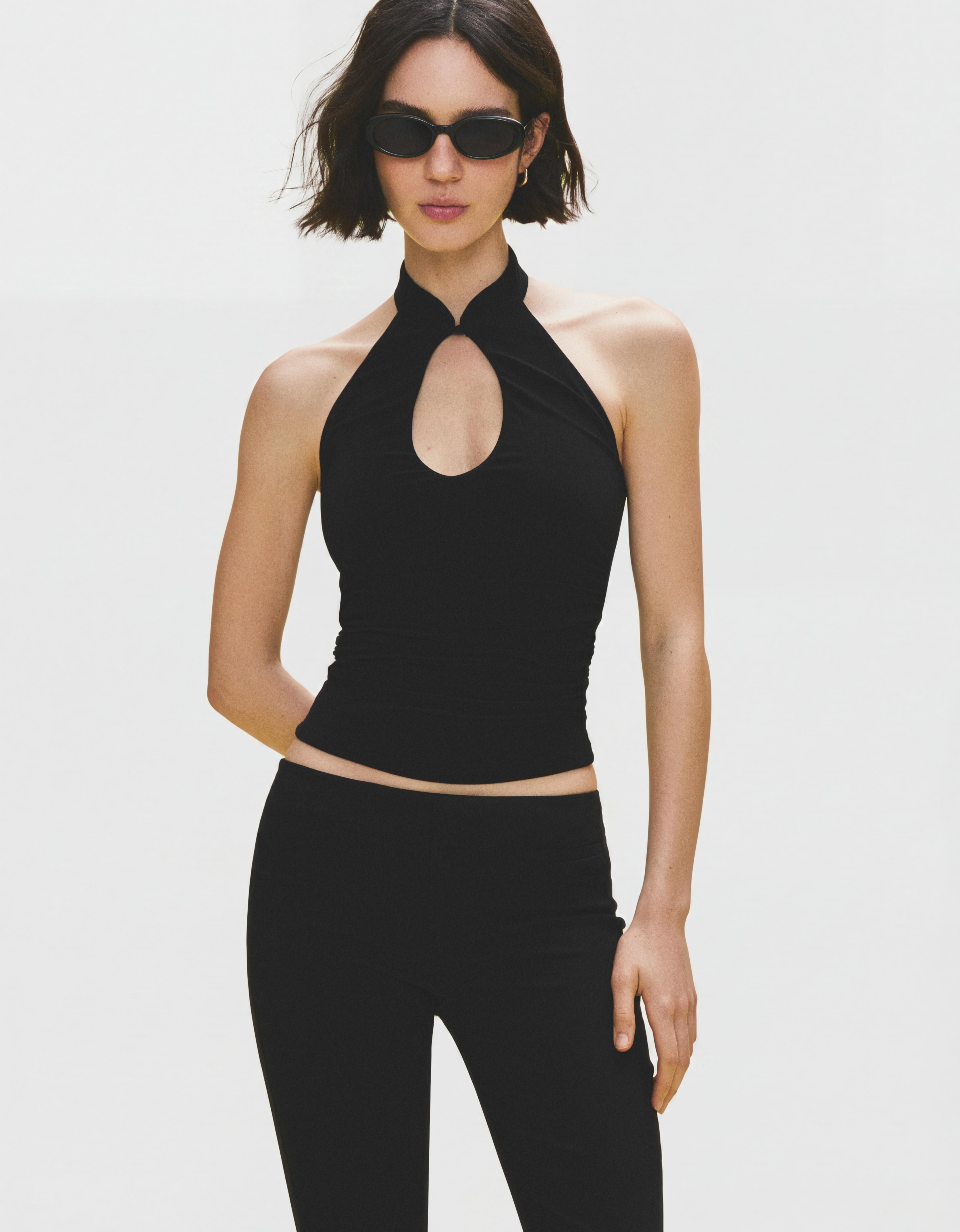 Open neckline halter top — Black