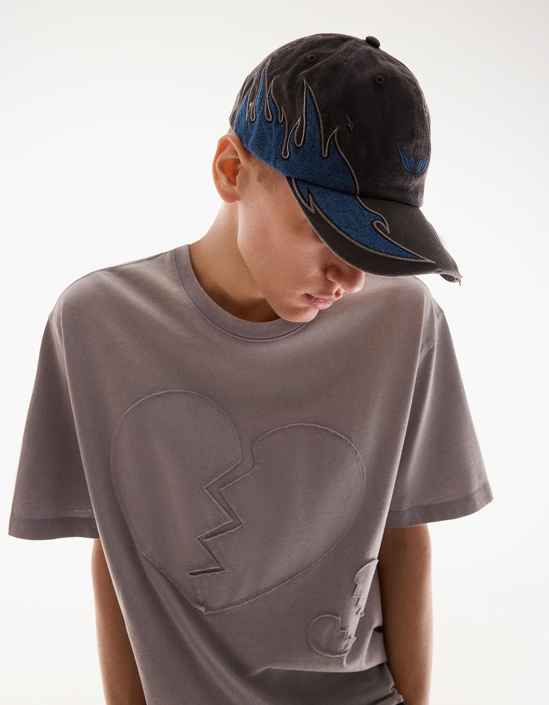 Cropped short sleeve T-shirt with patch