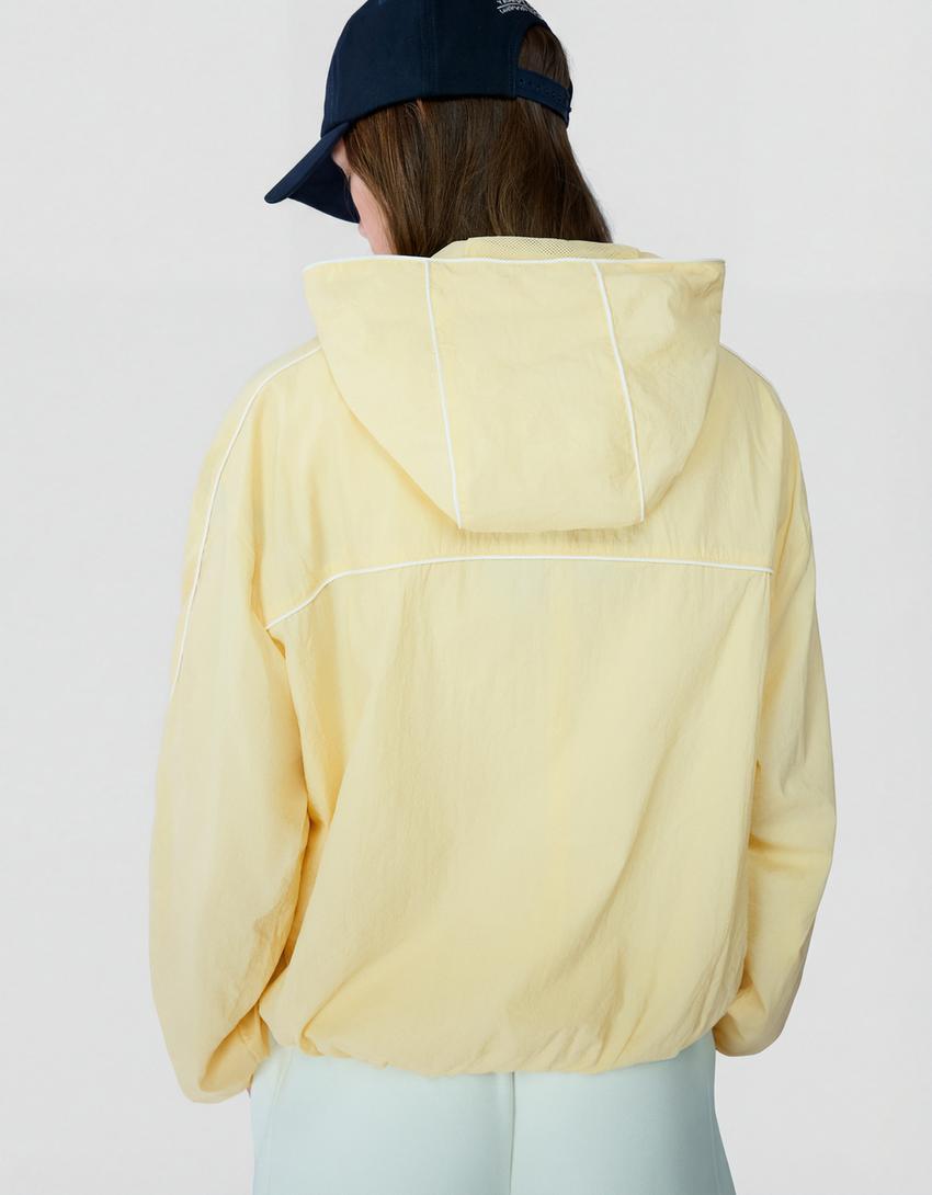 Cazadora técnica capucha-Beige