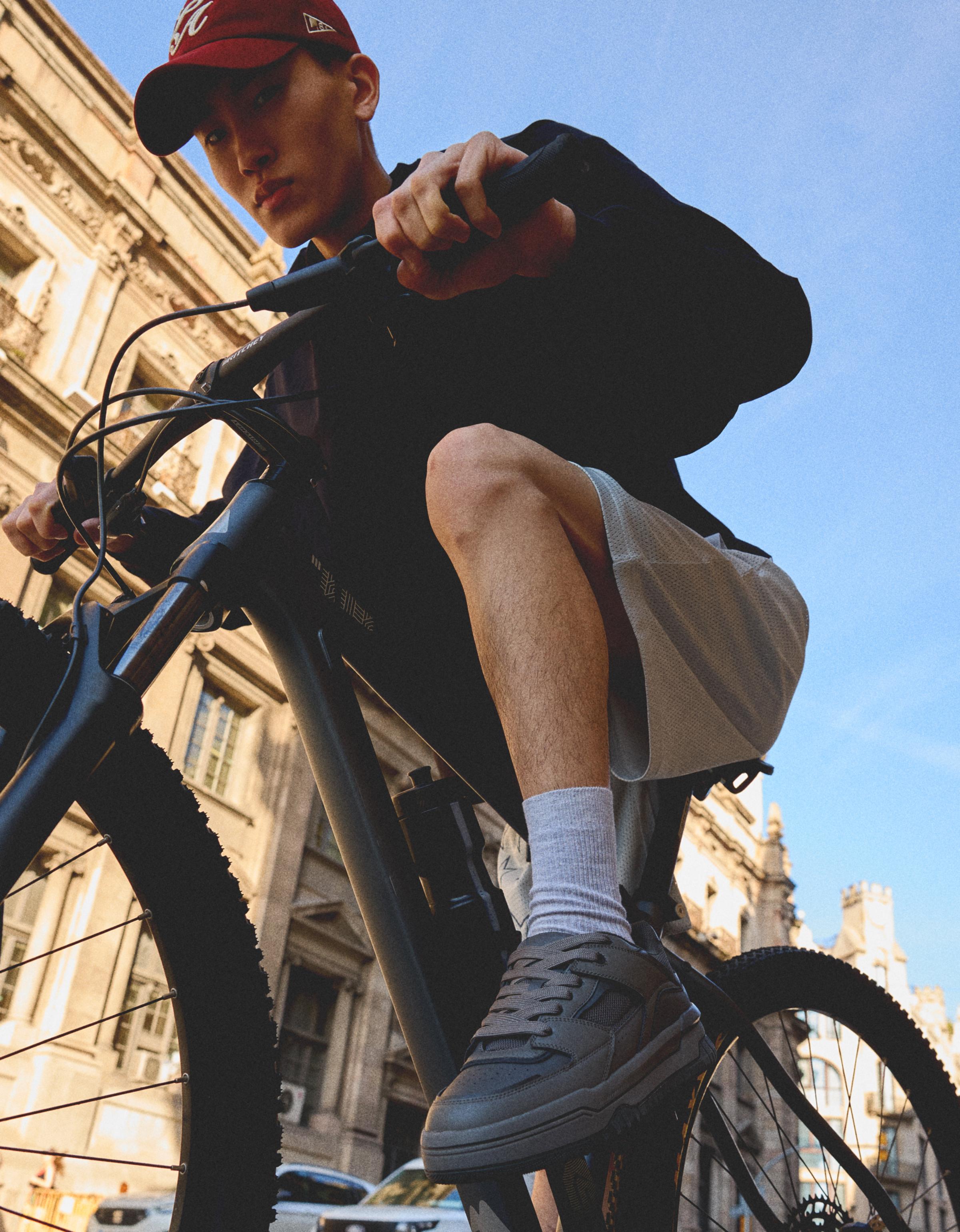 SKATE SNEAKERS — Grey