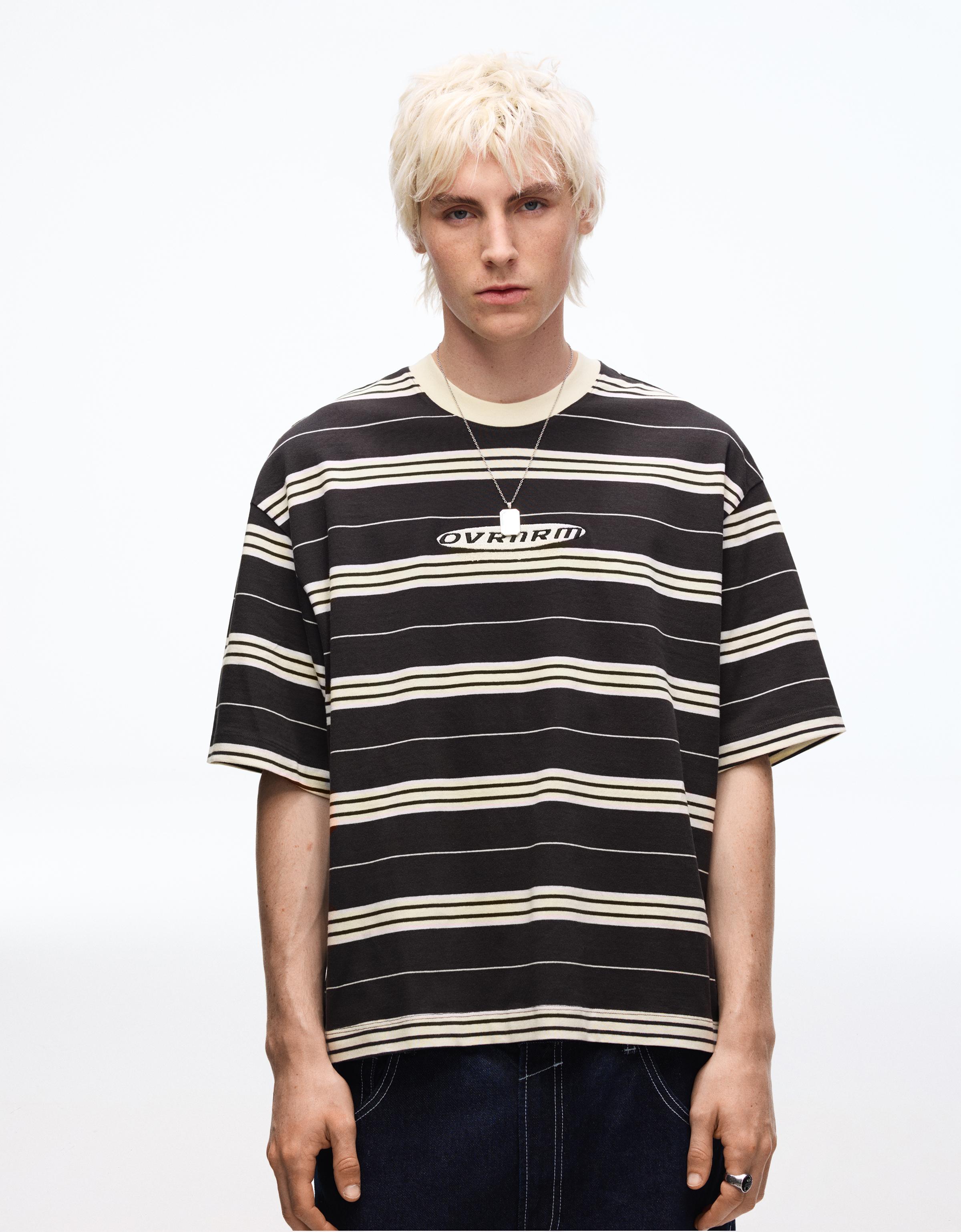 Bershka Boxy-T-Shirt Mit Kurzen Ärmeln Und Print Herren M Dunkelgrau