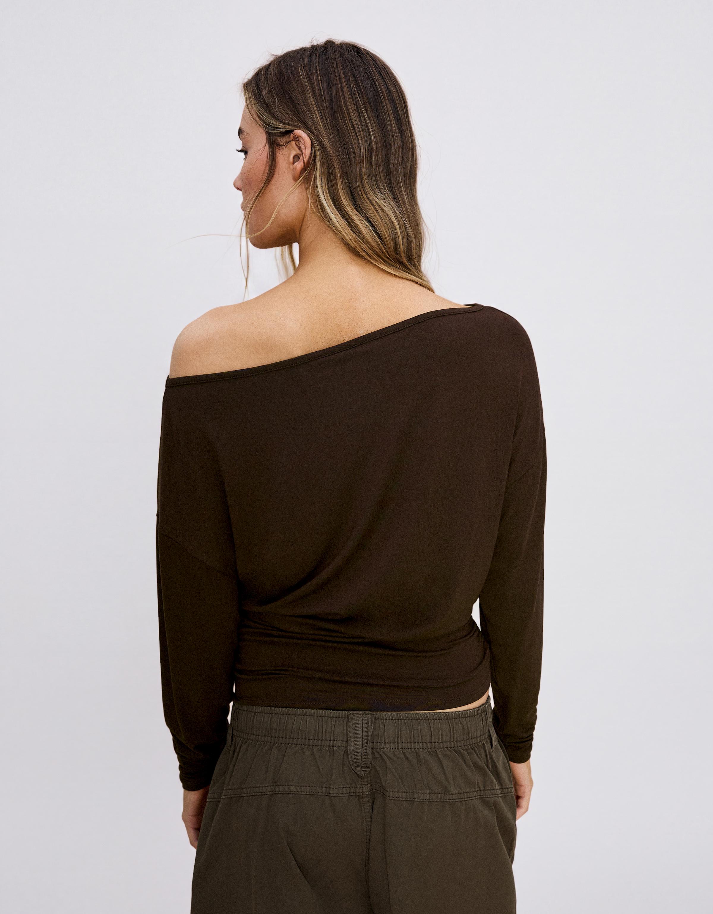 Asymmetric neck long-sleeved T-shirt — Brown