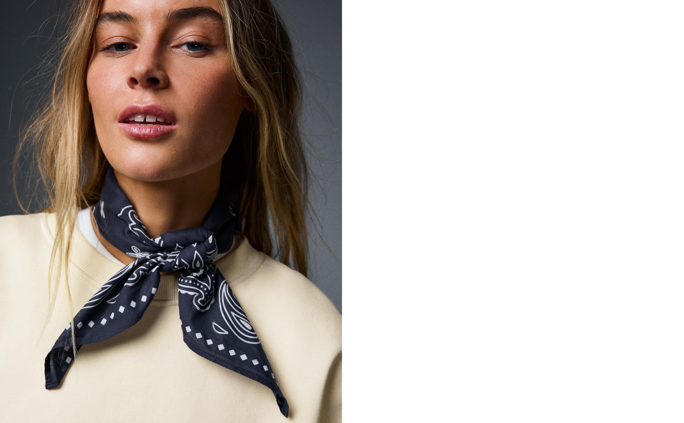 Printed bandana scarf — Navy
