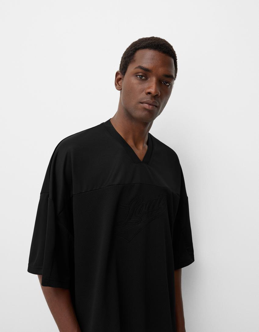 تيشرت شبكي رياضي مطرز بأكمام قصيرة-أسود-3