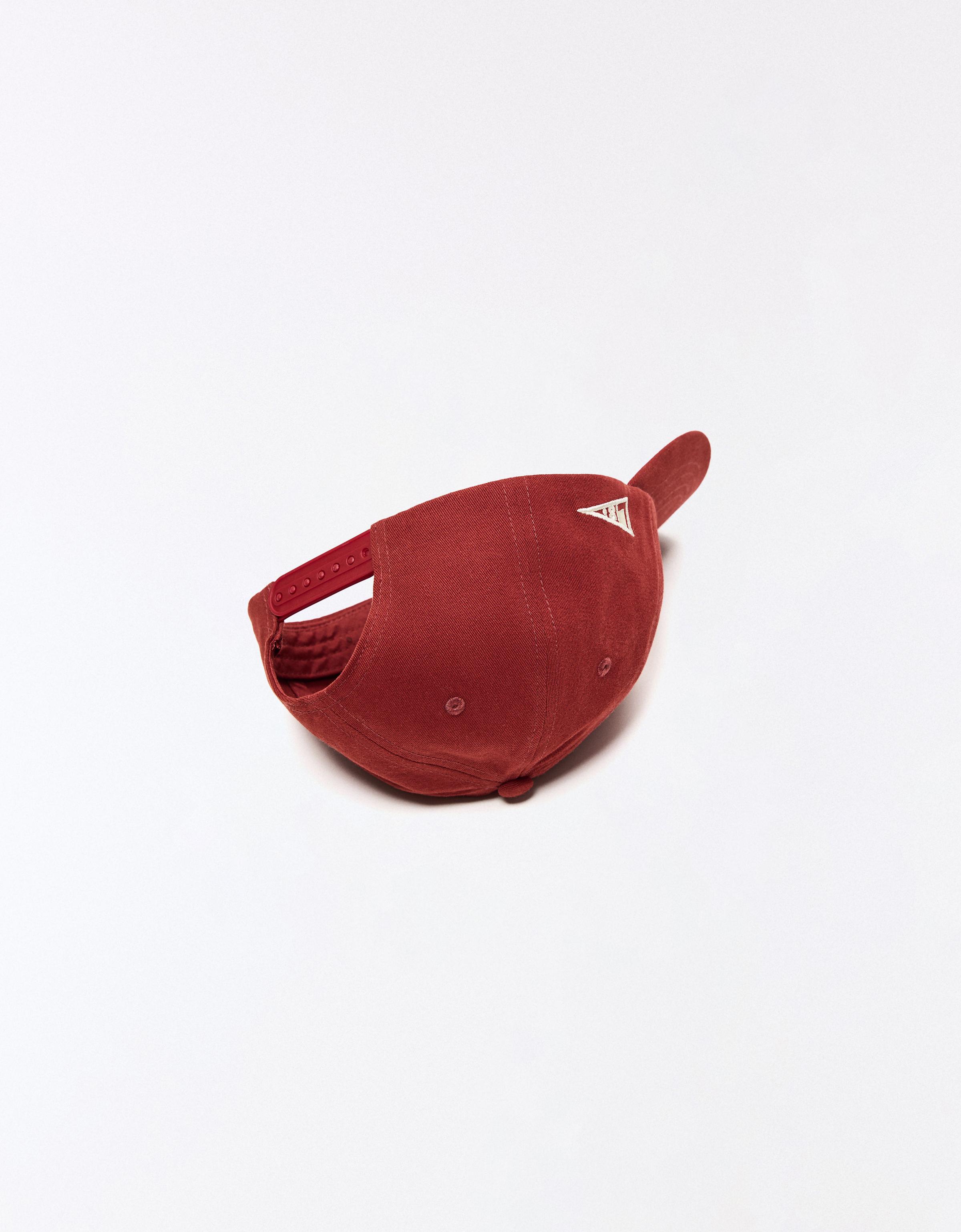 Embroidered cap — Maroon