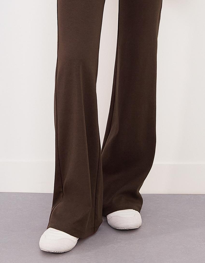 Pantalón flare-Marrón