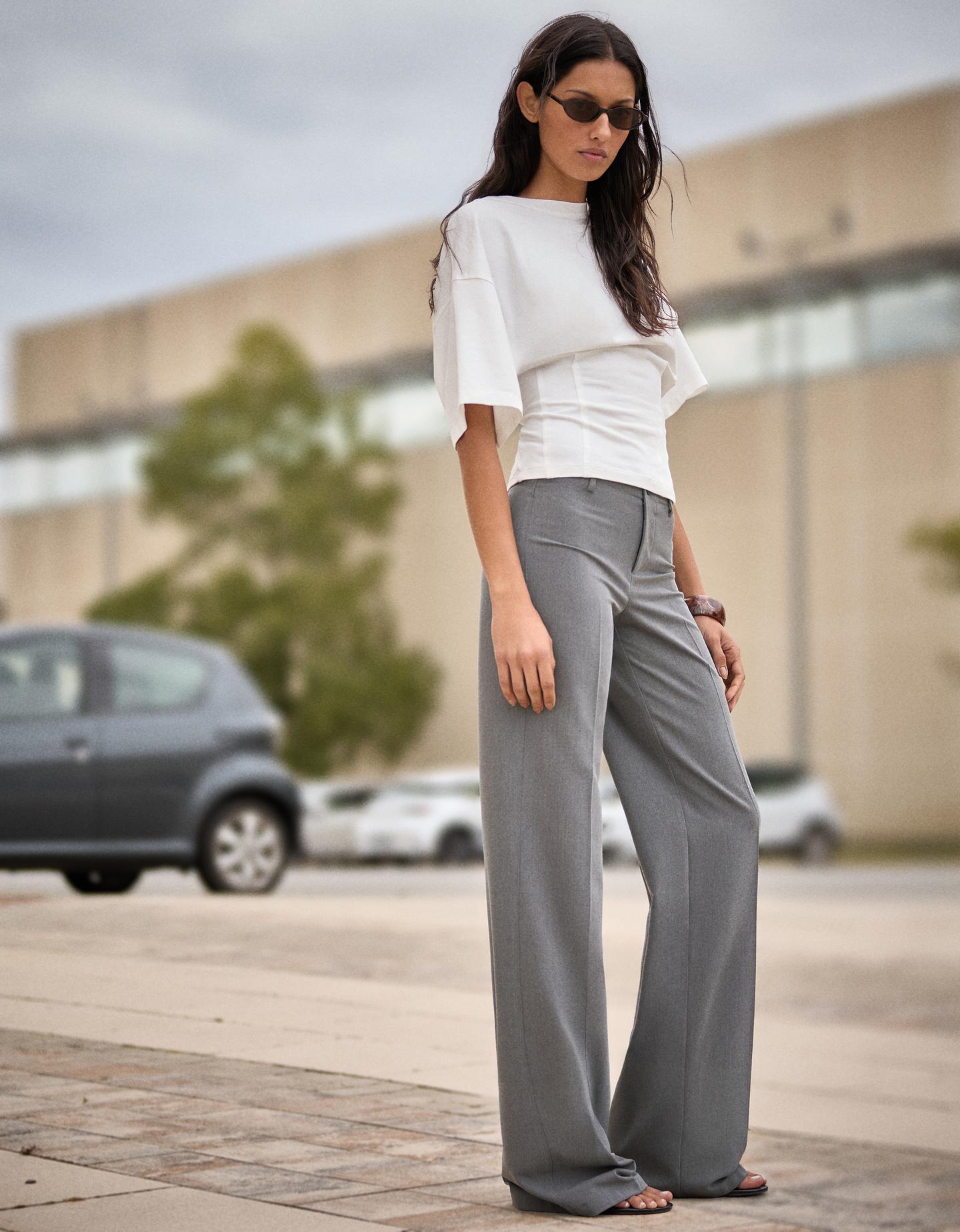 Bershka spodnie z szerokimi nogawkami szary