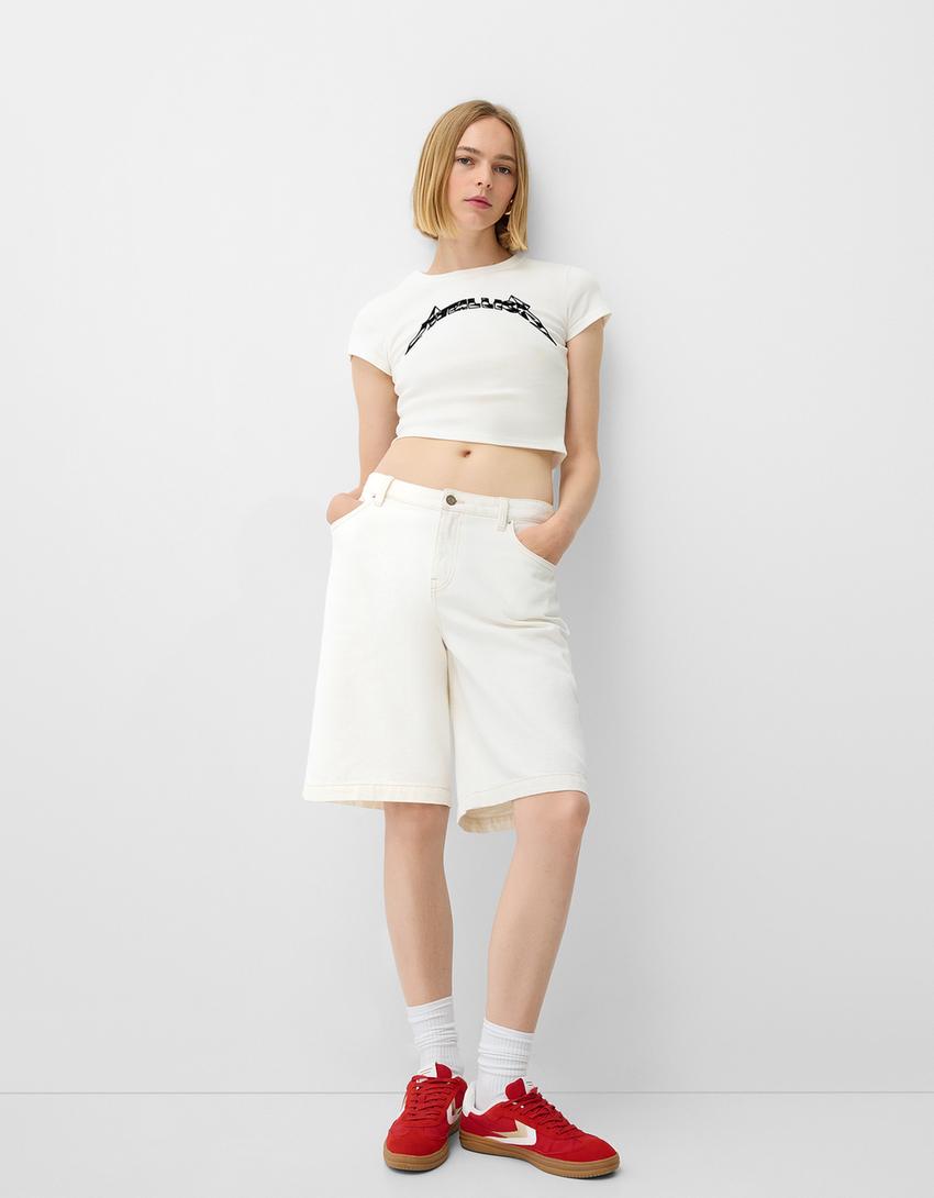 تيشرت ميتاليكا ضيق بأكمام قصيرة-أبيض مطفي-3