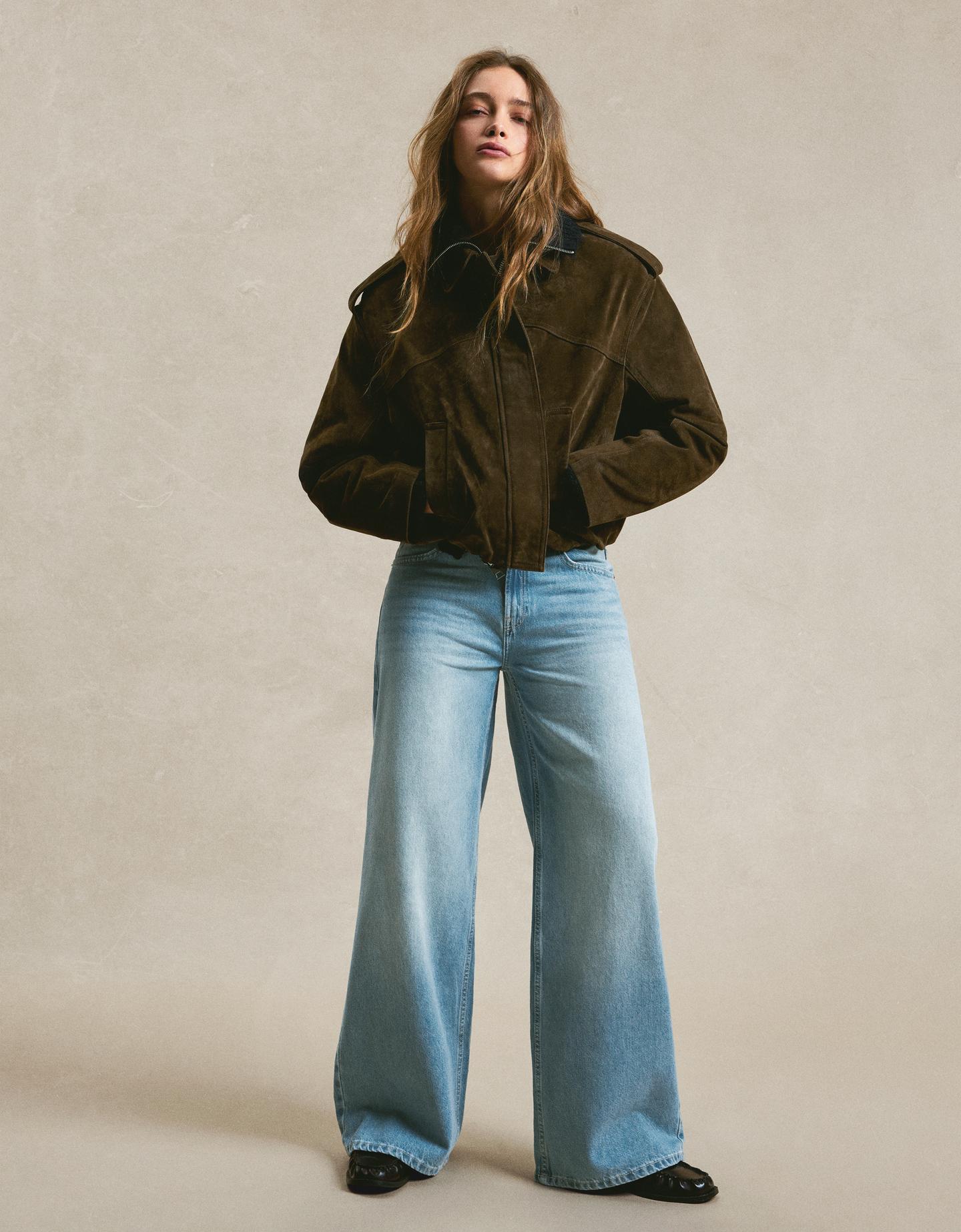 Bershka jeansy o kroju wide leg wyblakły niebieski