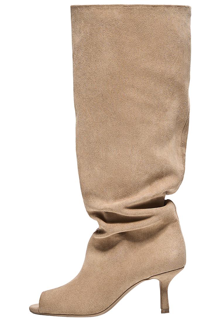 Kitten heel boots with split — BEIGE