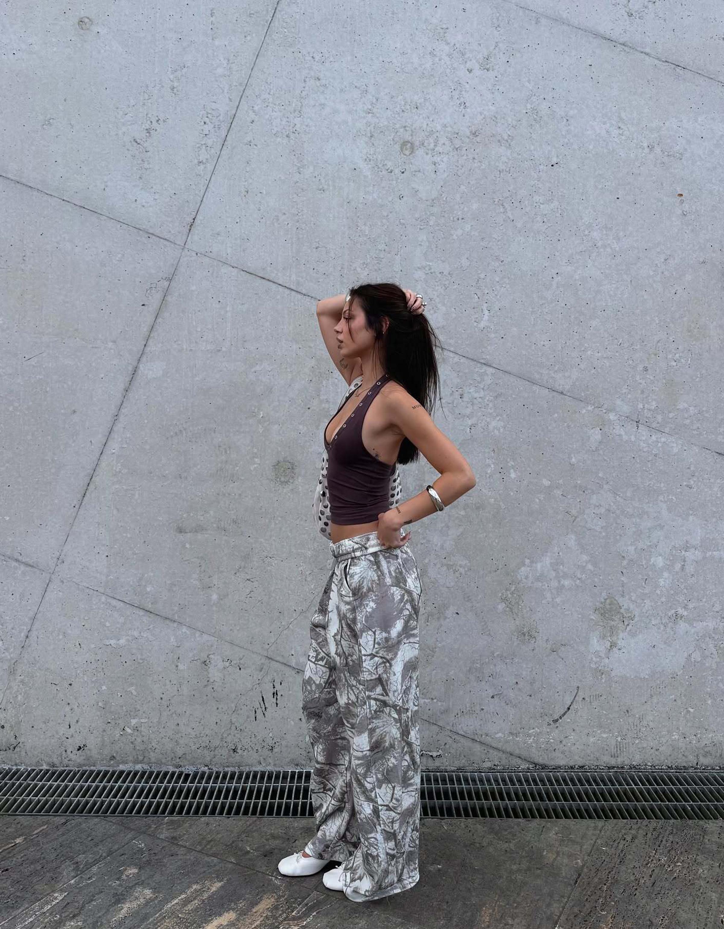 Bershka Barrel Jogginghose Mit Print Damen Xs Sandfarbe