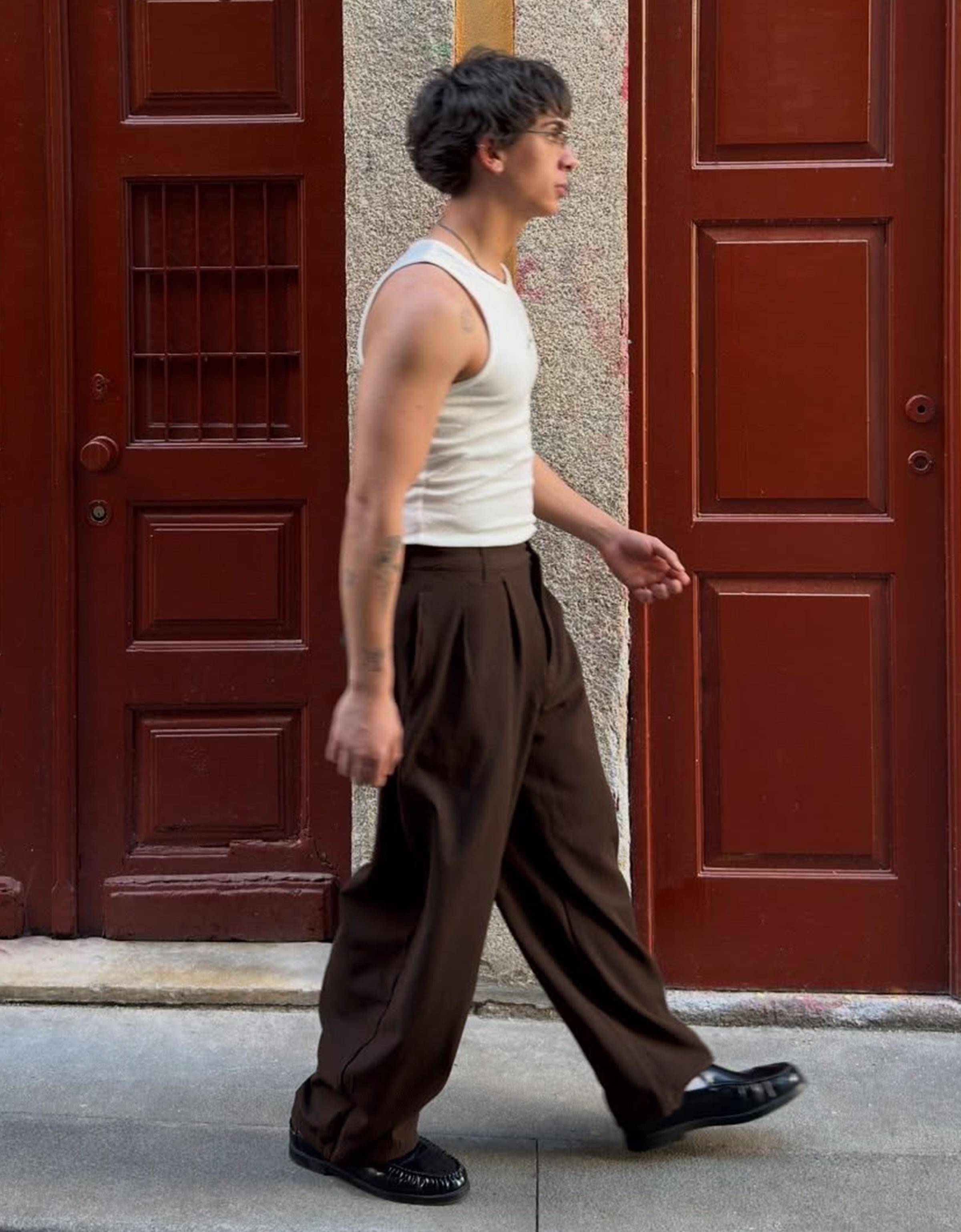 Pleated semi-jogger super baggy trousers — Brown