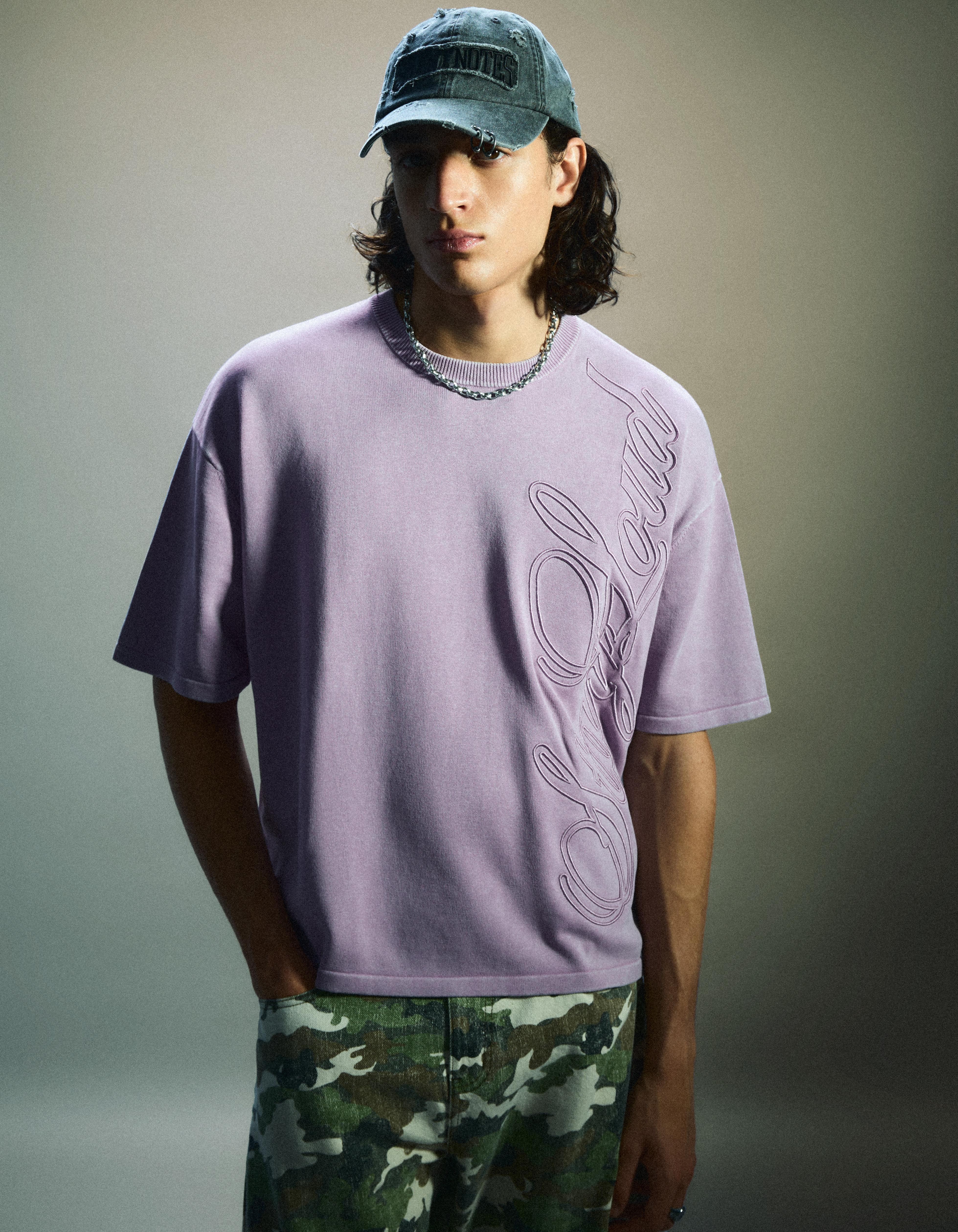 Bershka Camiseta Manga Corta Efecto Lavado Bordado Hombre Morado