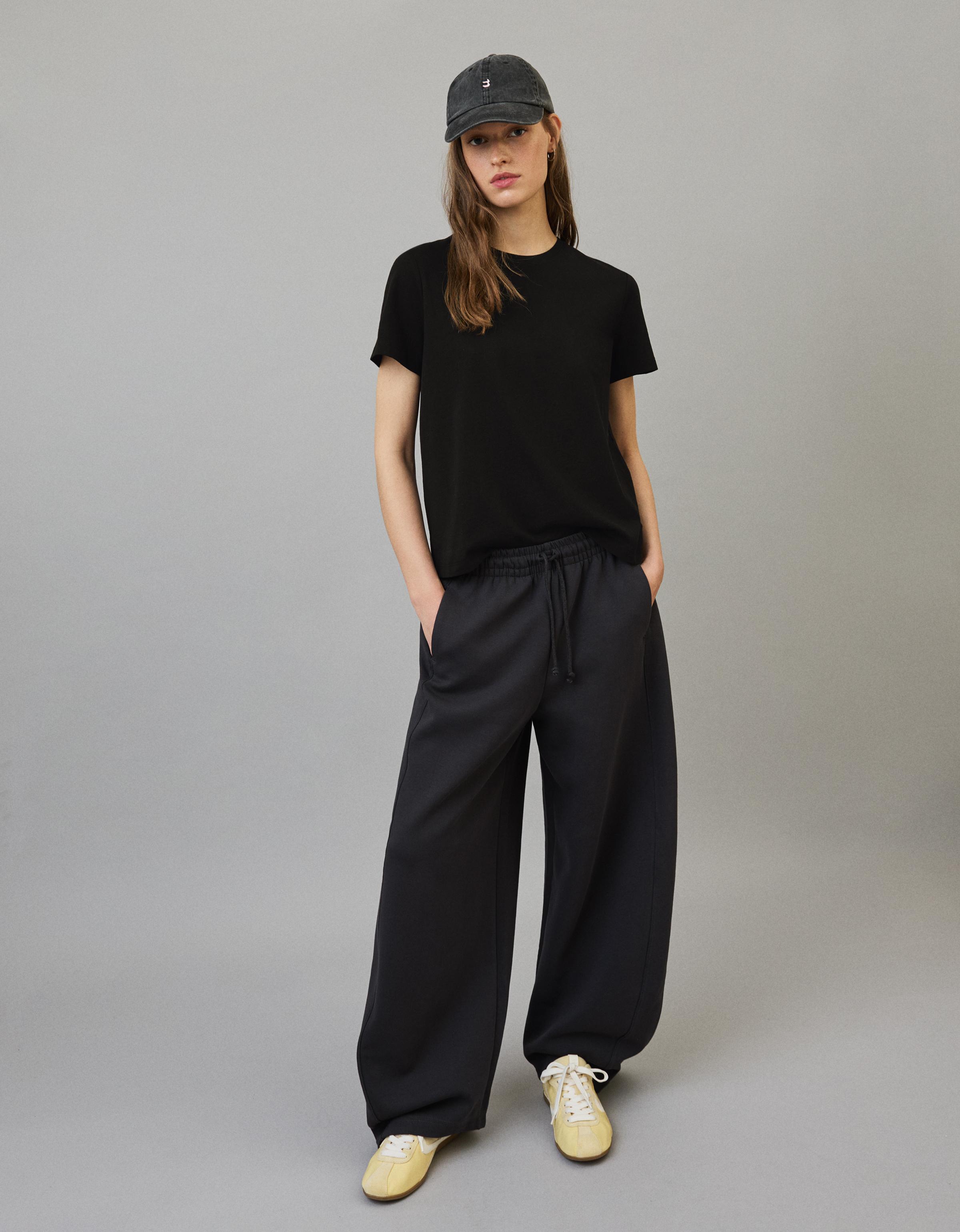 Bershka Basic-T-Shirt Mit Kurzen Ärmeln Damen Xs Schwarz